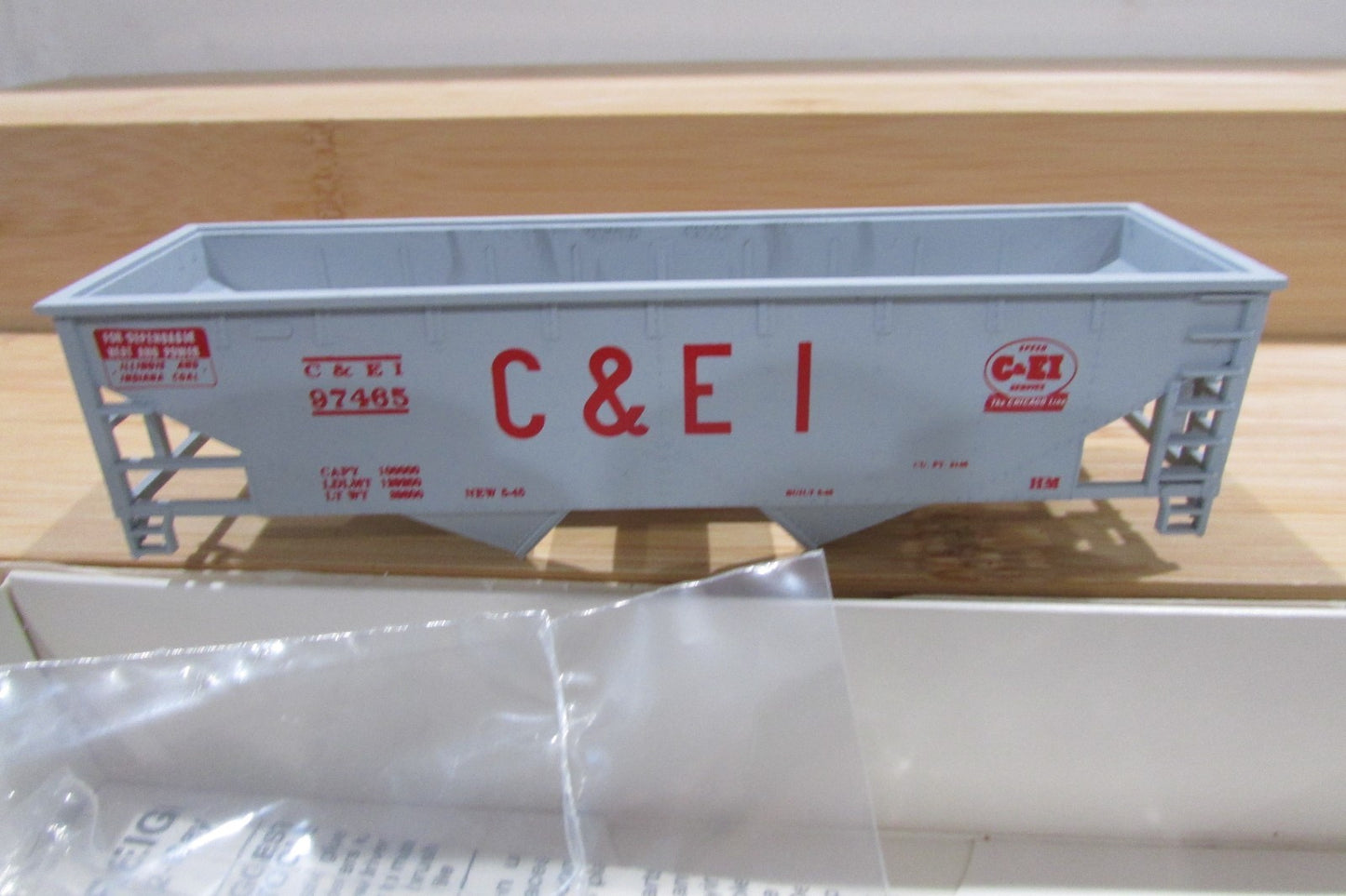 HO Scale Walthers 932-2972 36' Offset Hopper C&EI WAL5032
