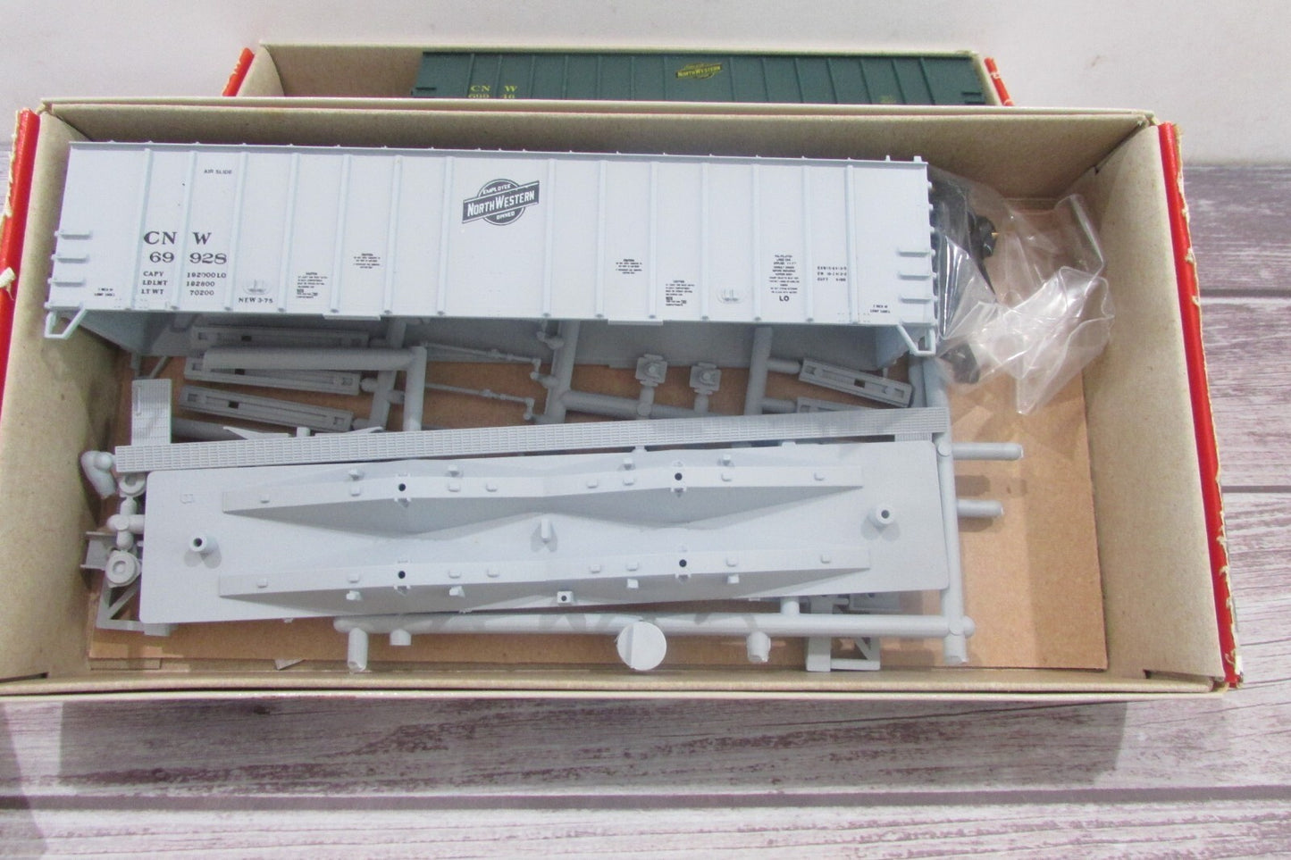 HO Scale Walthers (2) Limited Edition Series 50' CNW Airslide Hopper Lot#4065