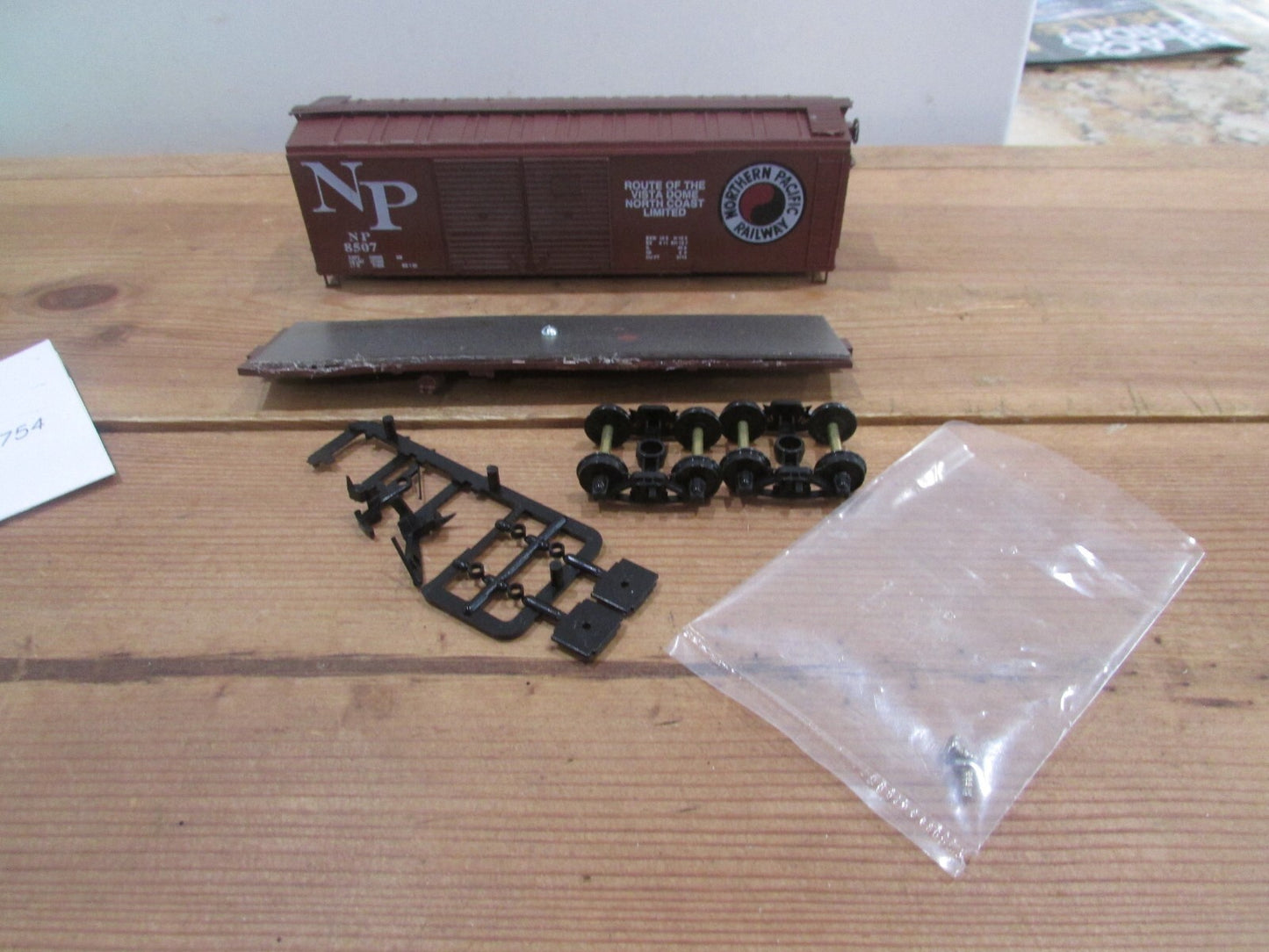 Ho Scale Bowser 3-1203 40' Double Door Box Car Kit Northern Pacific