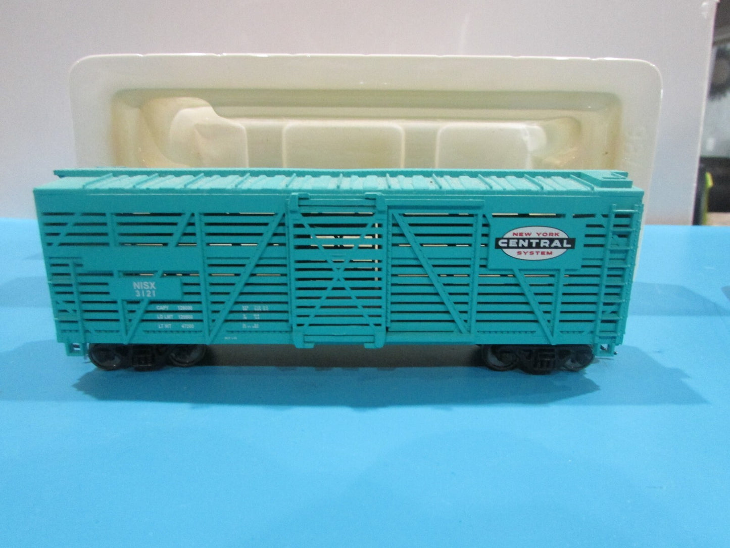 HO Scale Walthers Trainline 931-1687 New York Central Stock Car