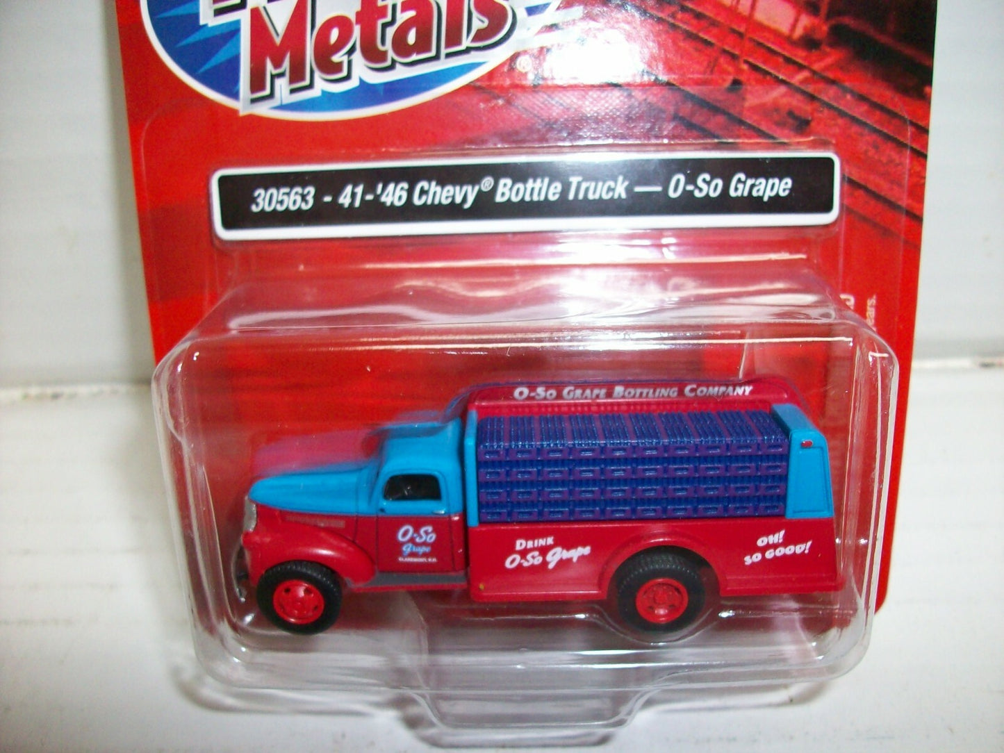 Ho Scale CMW 30563 41-46 Chevy Bottle Truck O-So Grape