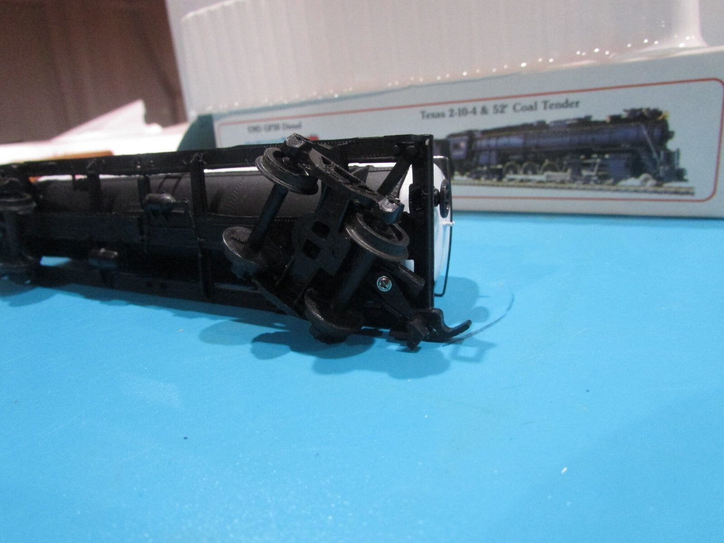 HO Scale Bachmann 3192 3 Dome Exxon Tank Car