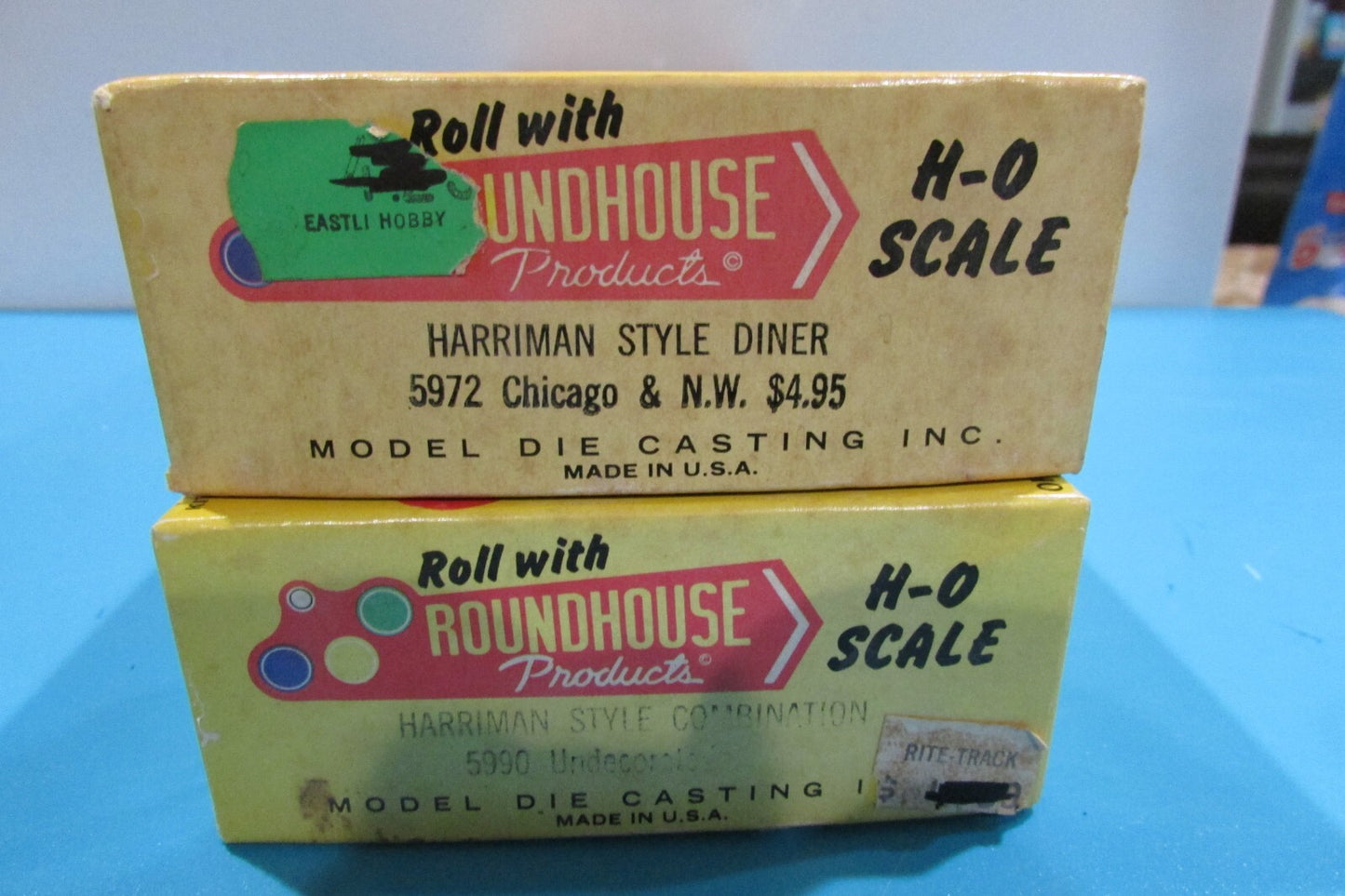 HO Scale Roundhouse (2)Harriman Style Chicago & Northwester Kits Lot#2630