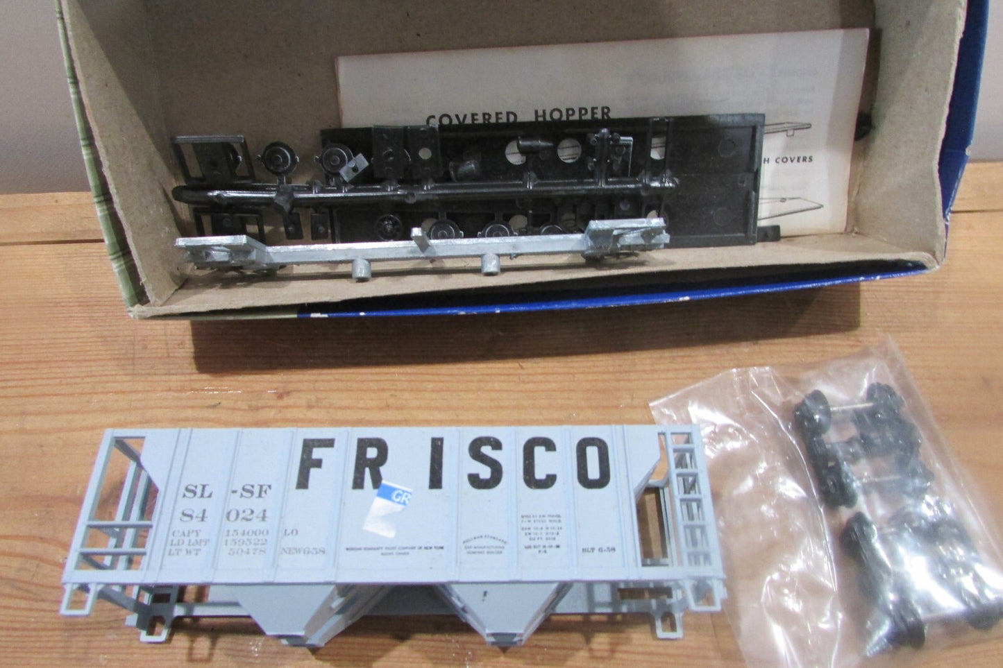 HO Scale RoundHouse 84024 Covered Hopper Frisco RH4350