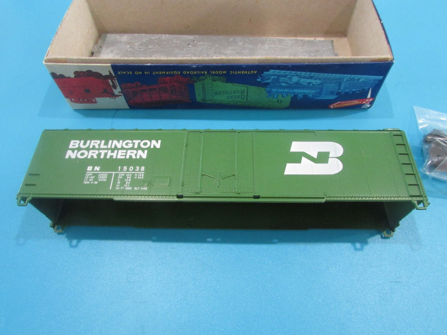 HO Scale Roundhouse 1251 50' Box Car Kit Burlington Northern RH4335