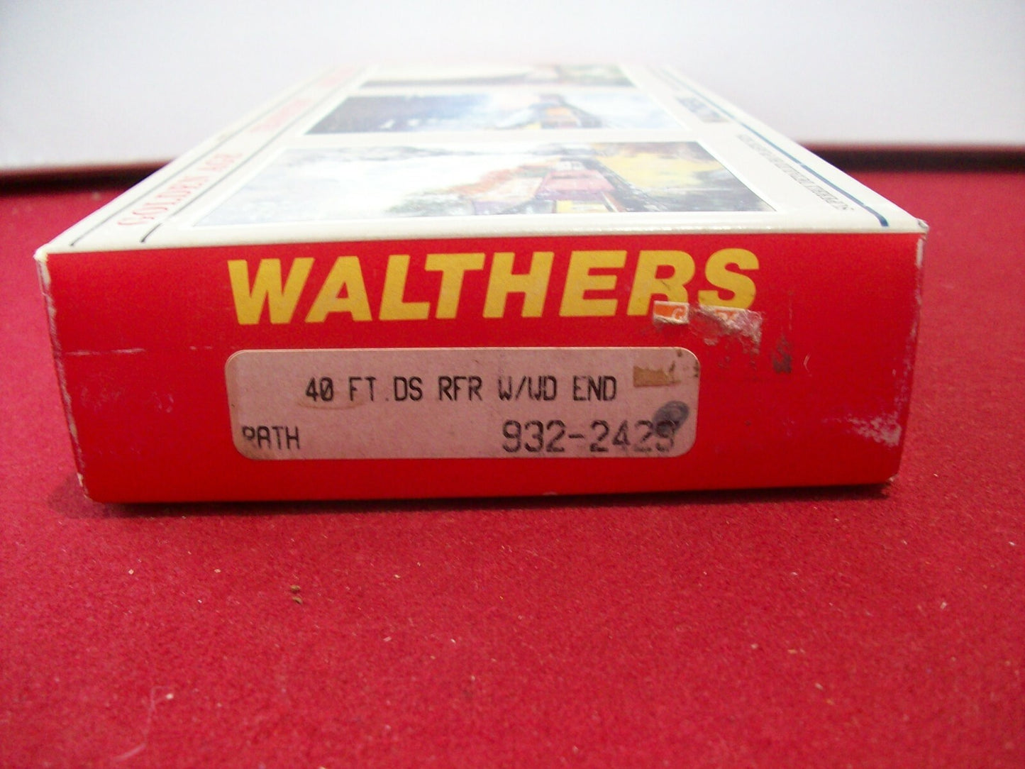 HO Scale Walthers 932-2429 40' FT DS Reefer W/WOOD END "Rath Black Hawk"
