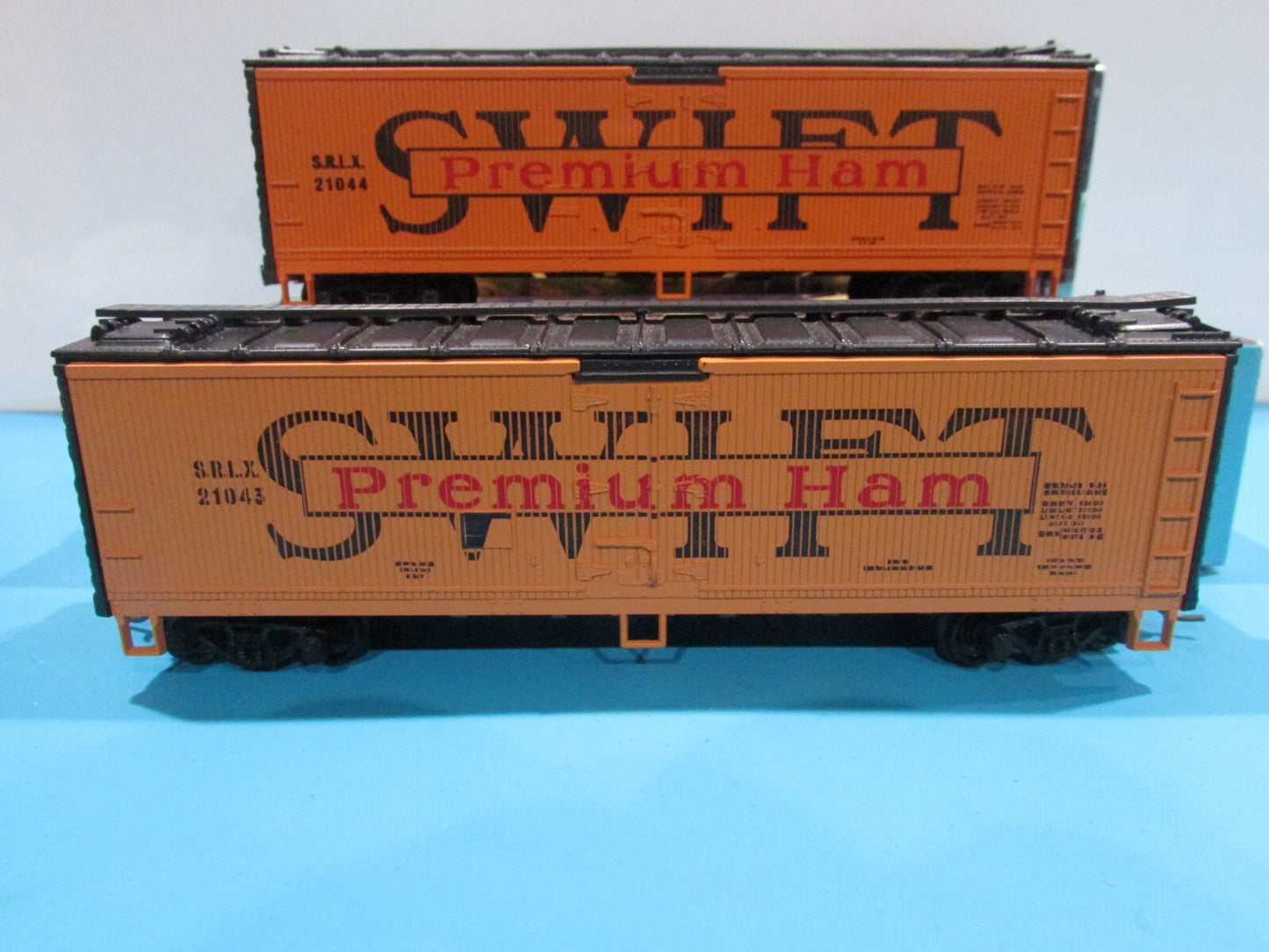 HO Scale Athearn (2) Swift Premium Ham Reefer Cars Lot#0997