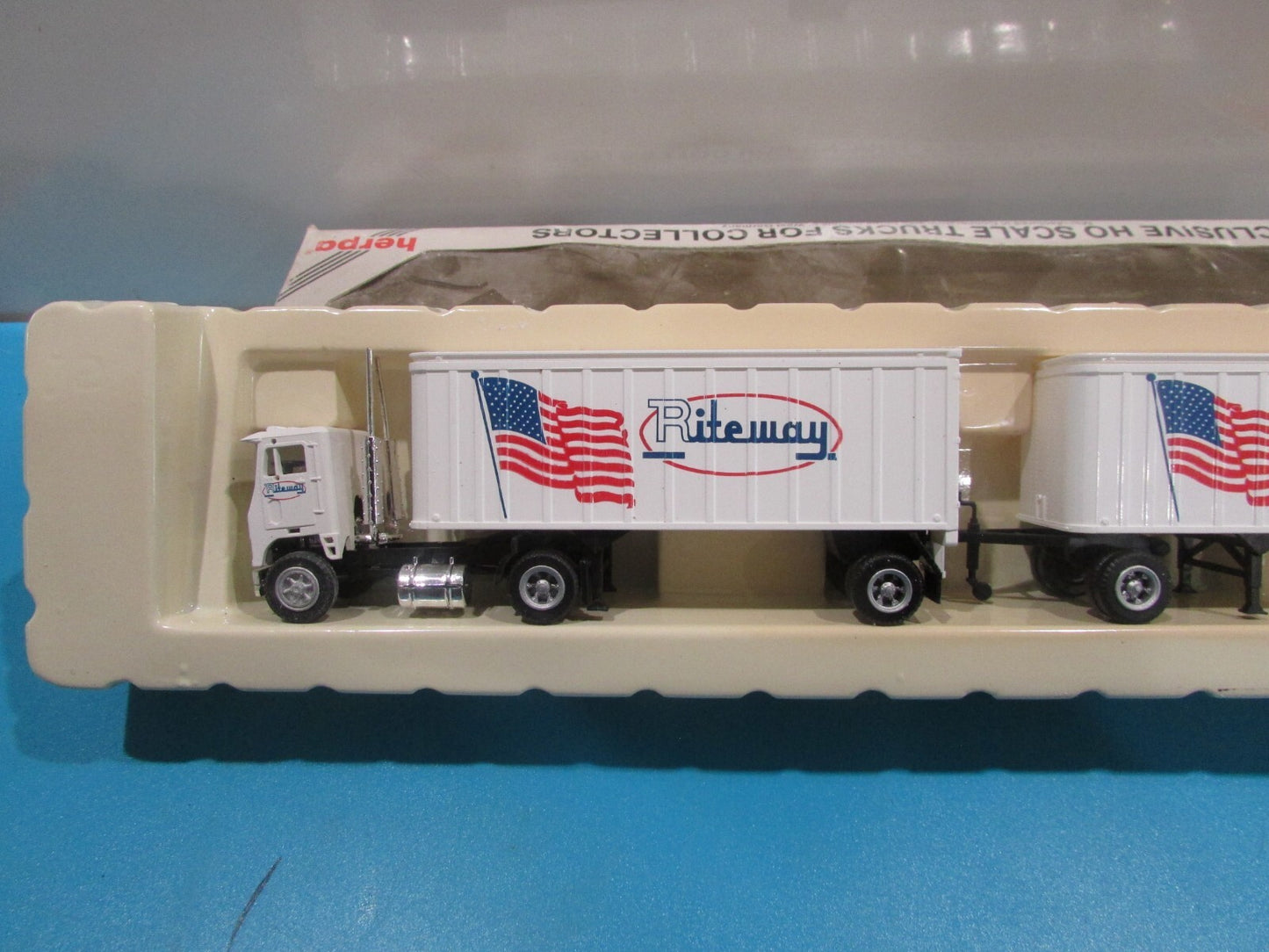 HO Scale Con-Cor Tractor + 27' Twin Trailer Rite Way Truck Lot#1758