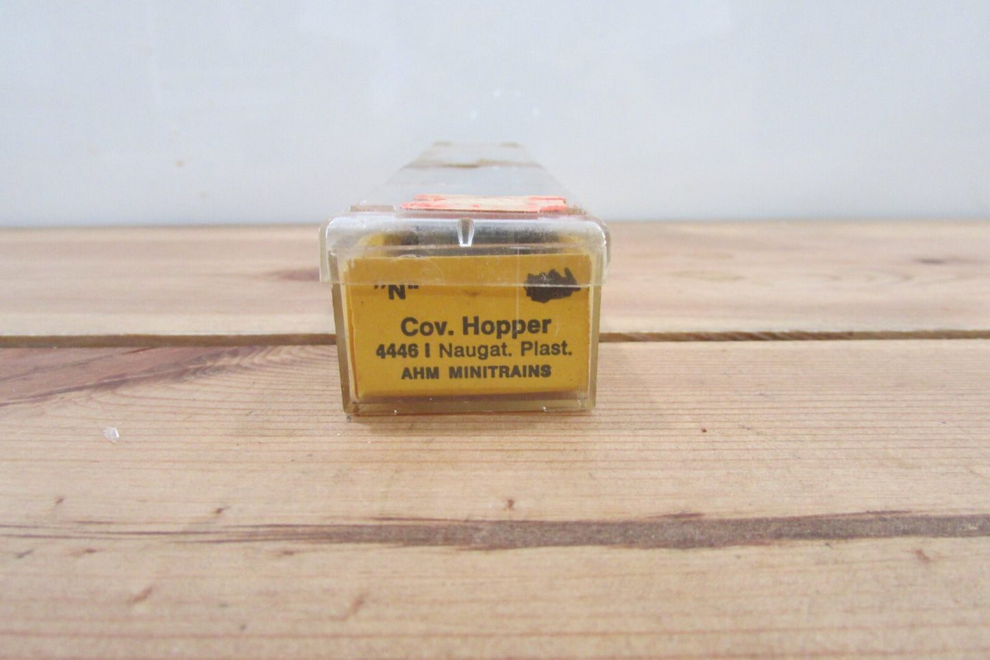N Scale AHM Minitrains 4446 Naugatuck Plastic Covered Hopper Car