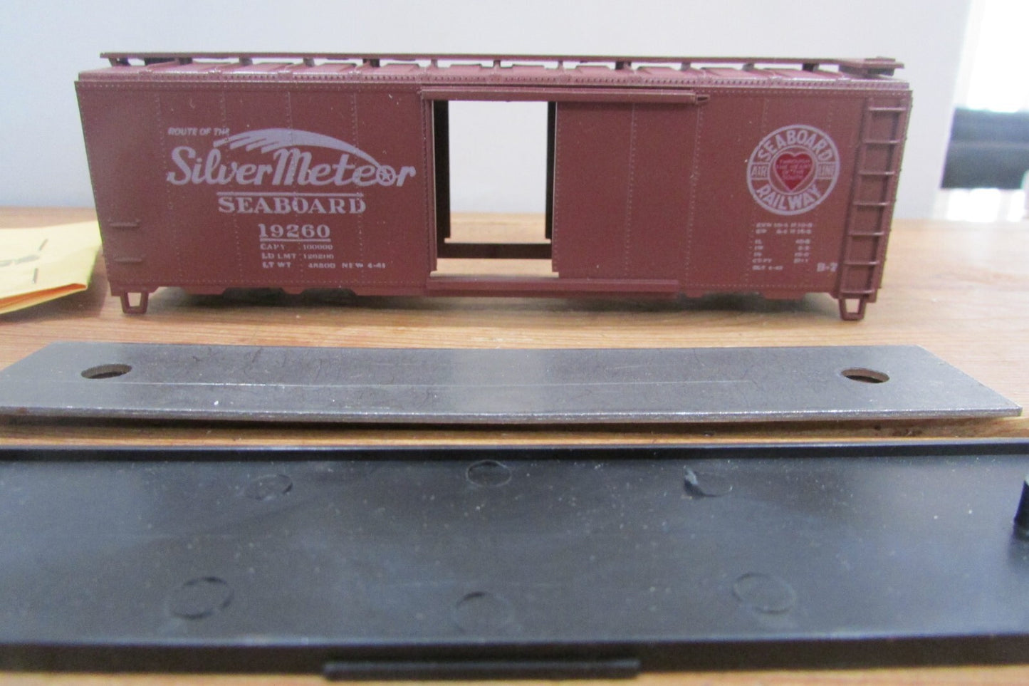 HO Scale Athearn 5004 40ft Box Car Kit SEABOARD ATH4566