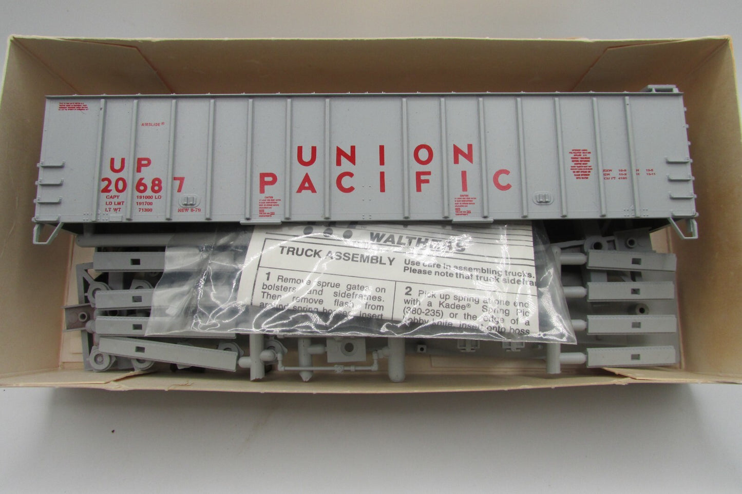 HO Scale Walthers 932-3655 50' Airslide Hopper Union Pacific WAL4872