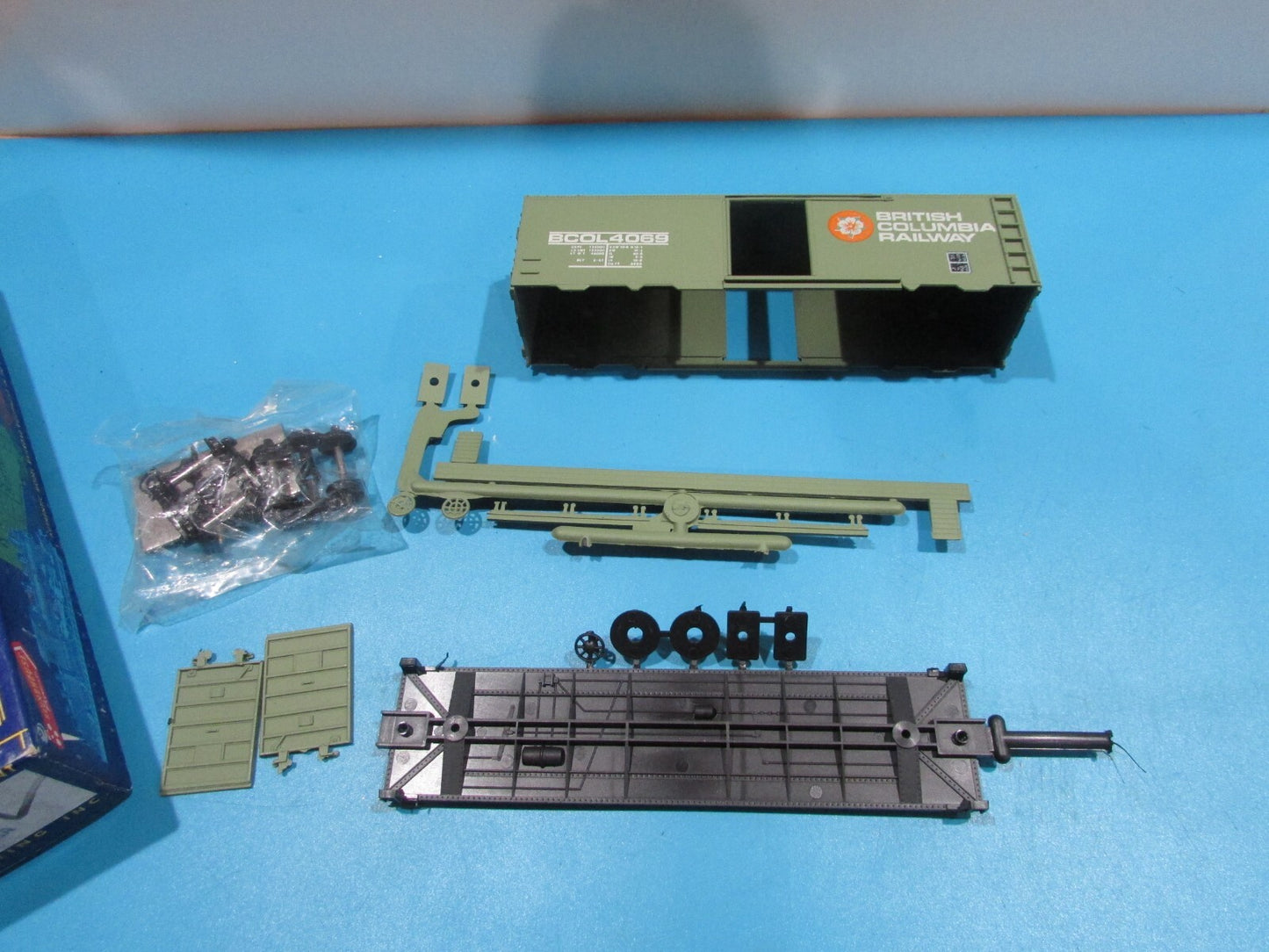 HO Scale RoundHouse 1054 40' Boxcar Kit British Columbia Railway RH4292