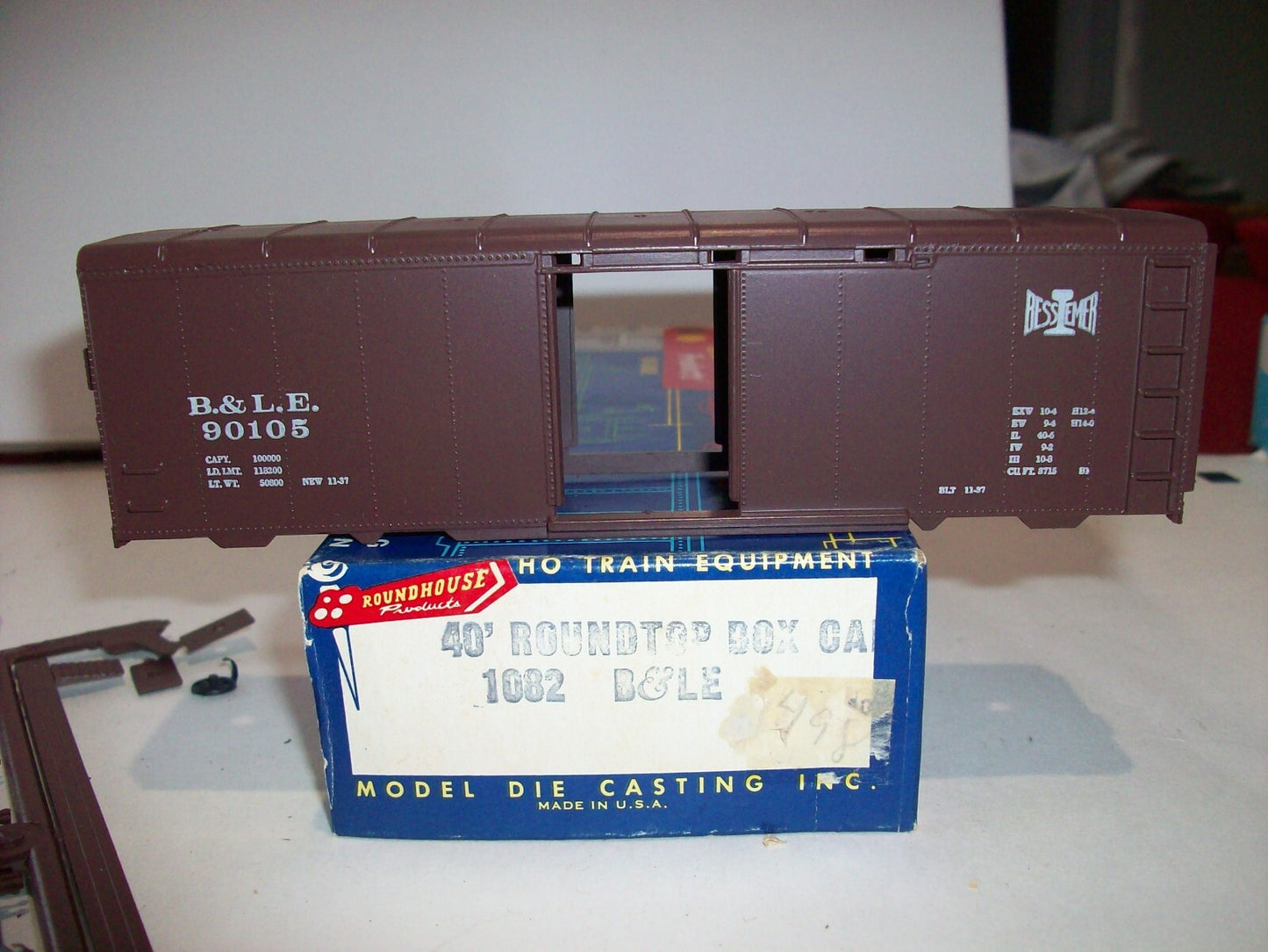HO Scale Roundhouse 1082 Roundtop Boxcar B.& L.E Car KIT Lot#0554