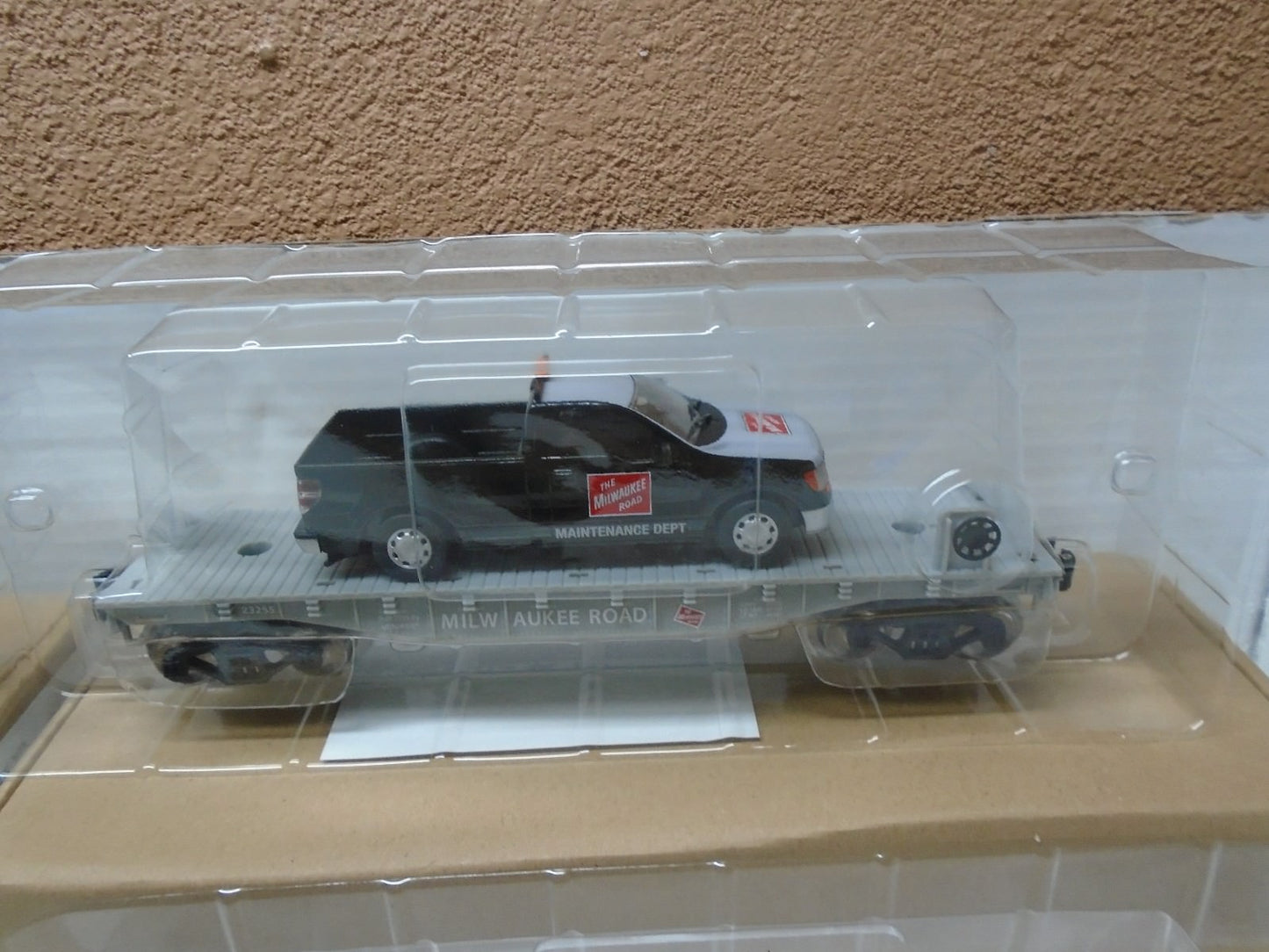 Menards O Scale (4) Flatcar with Milwaukee Road F150 Maintenance Truck