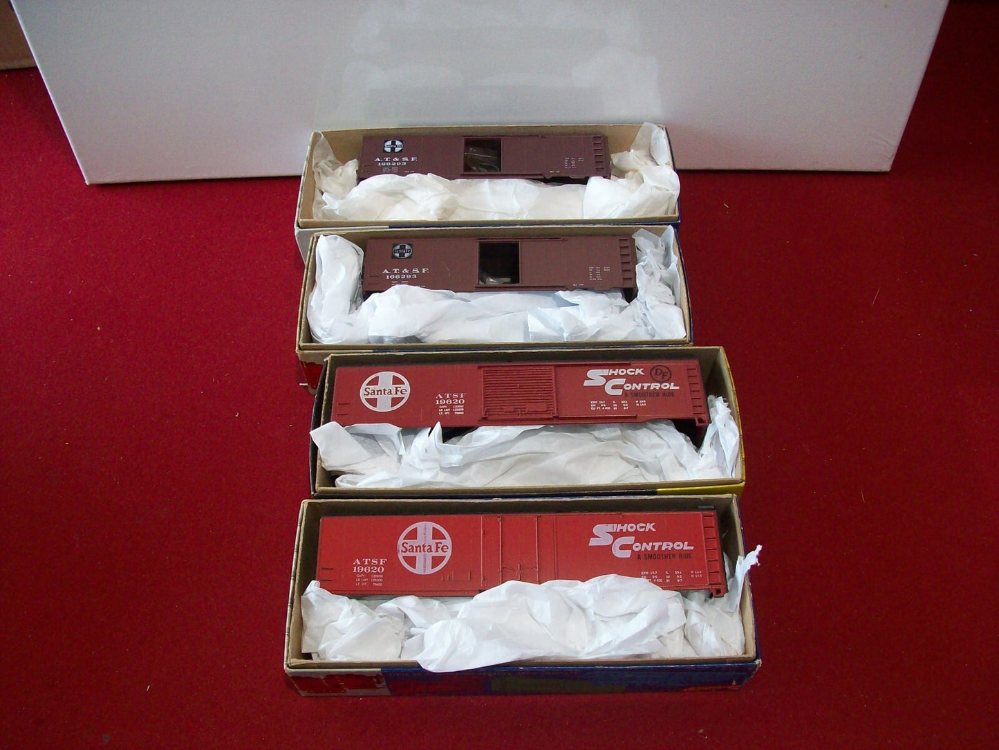 HO Scale (4)Roundhouse Assorted Freights Cars " Santa Fe" Kits Cars Lot#0540