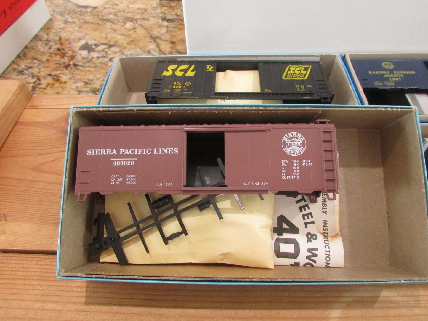 HO Scale Roundhouse & Athearn Assorted Freight Cars Kits (9) Lot#1986