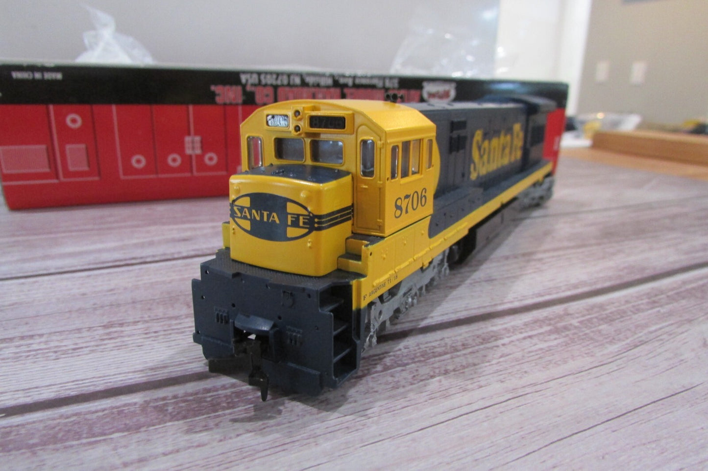 HO Scale Atlas 8501 U36C Santa Fe Diesel Locomotive #8706 Lot#2968