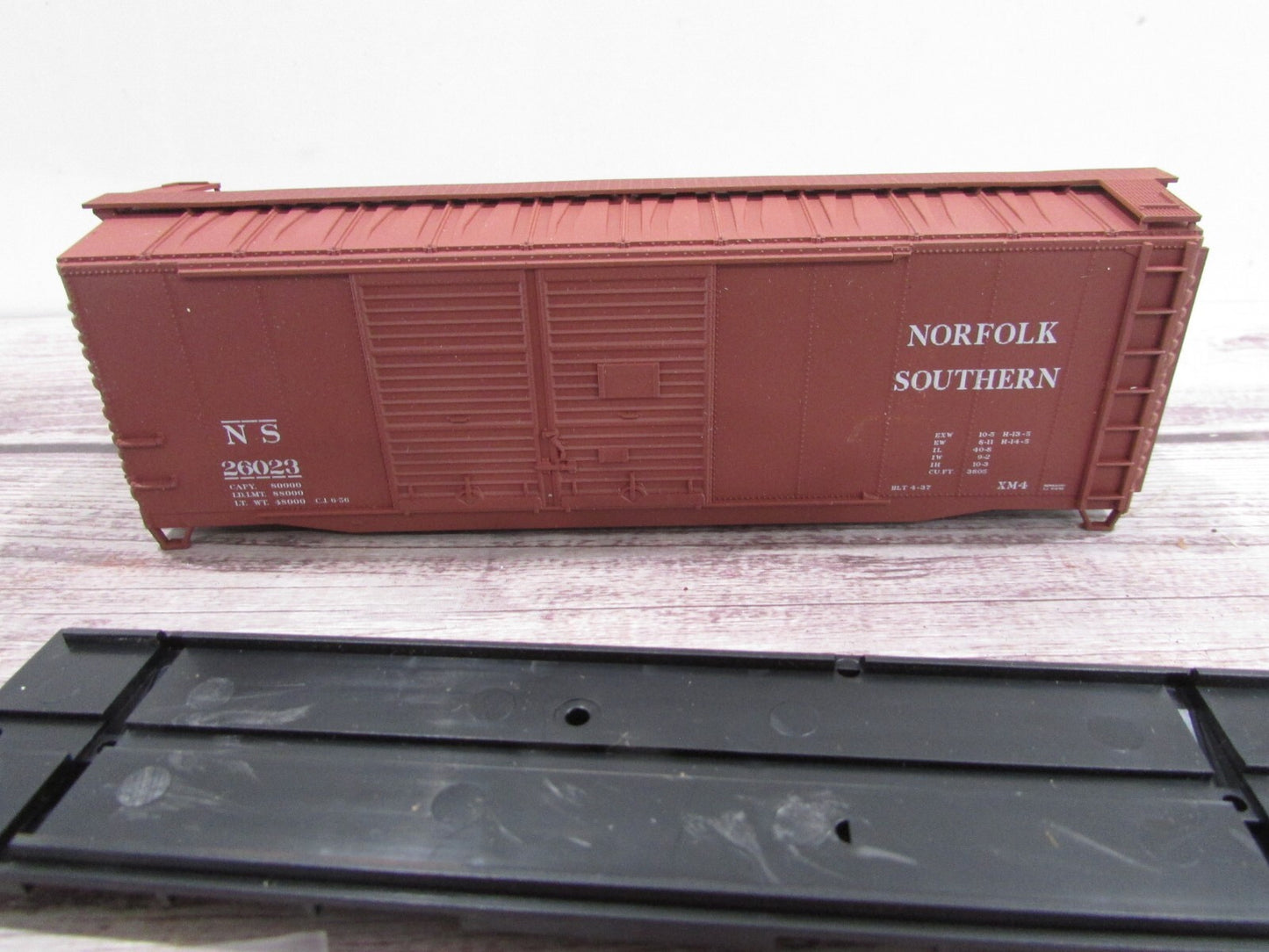 HO Scale Accurail ECRR-07 Norfolk Southern DD 40' Box Car Kit #26023