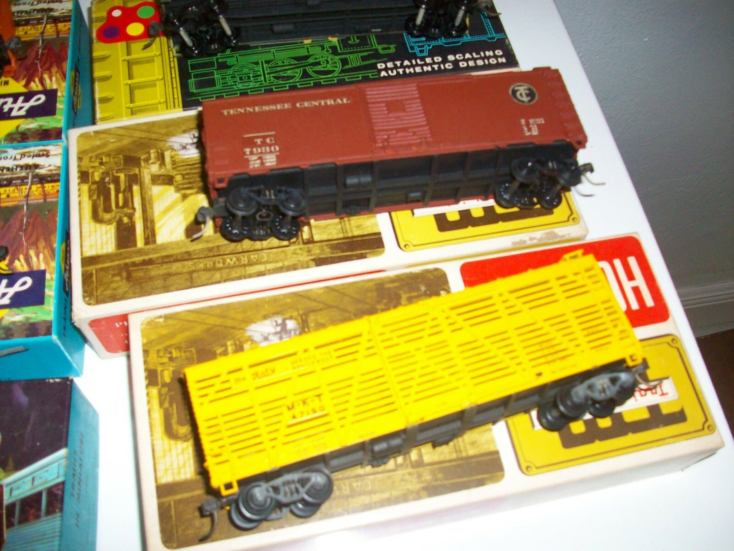 HO Scale (8) Assorted Freight Cars in Box Lot#4118