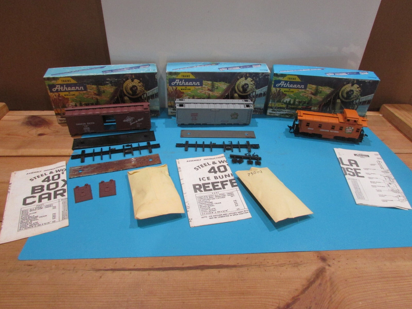 HO Scale Athearn(3)Assorted Freight Cars C.National & C.Pacific Lot#0943