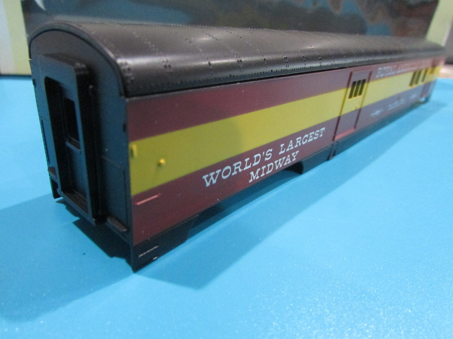 HO Scale Con-cor 72ft RPO/Bagagge Passenger Car kIT Lot#1680
