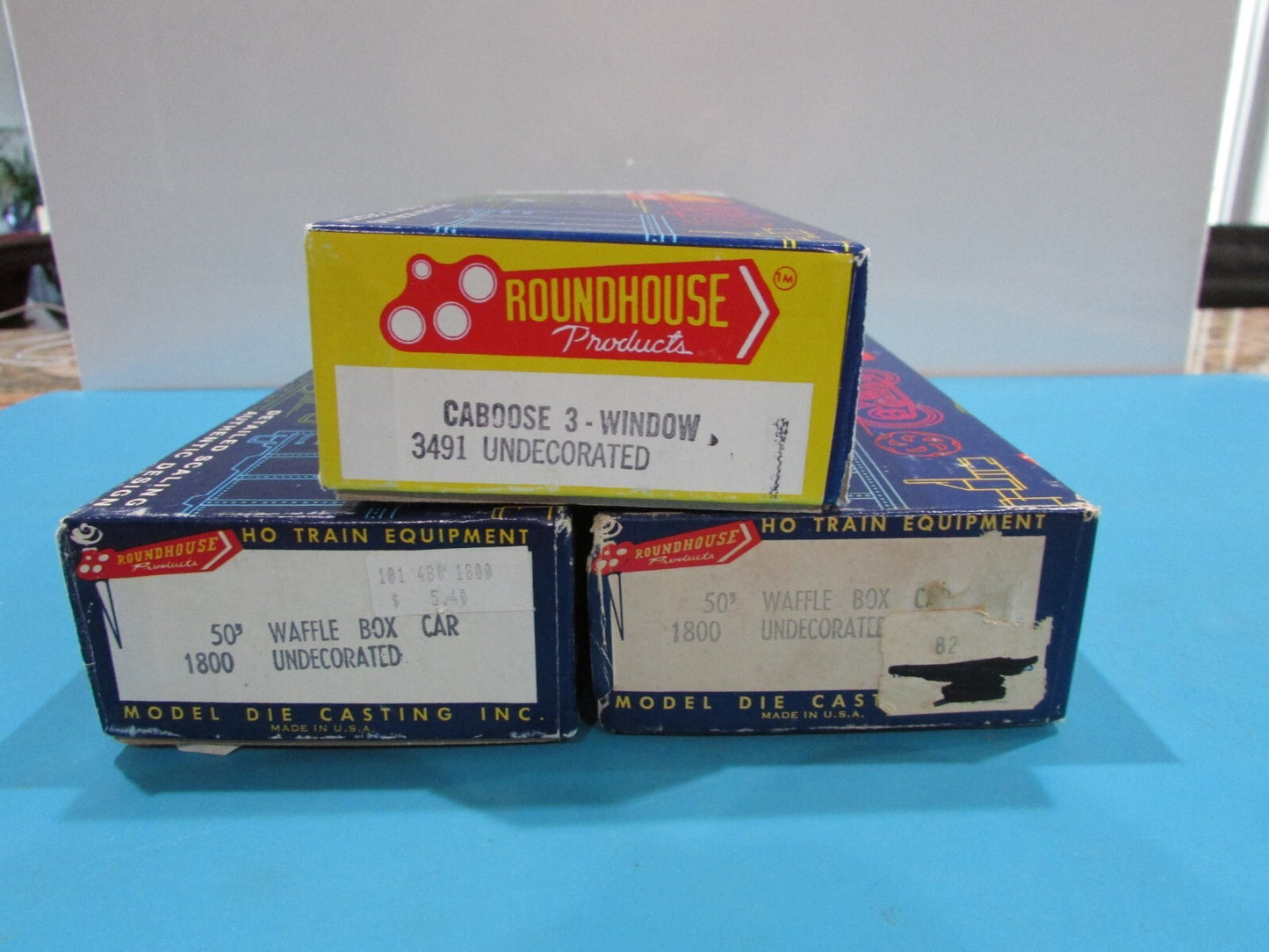HO Scale RoundHouse Caboose & Box Cars Kits Undecorated Lot#1590