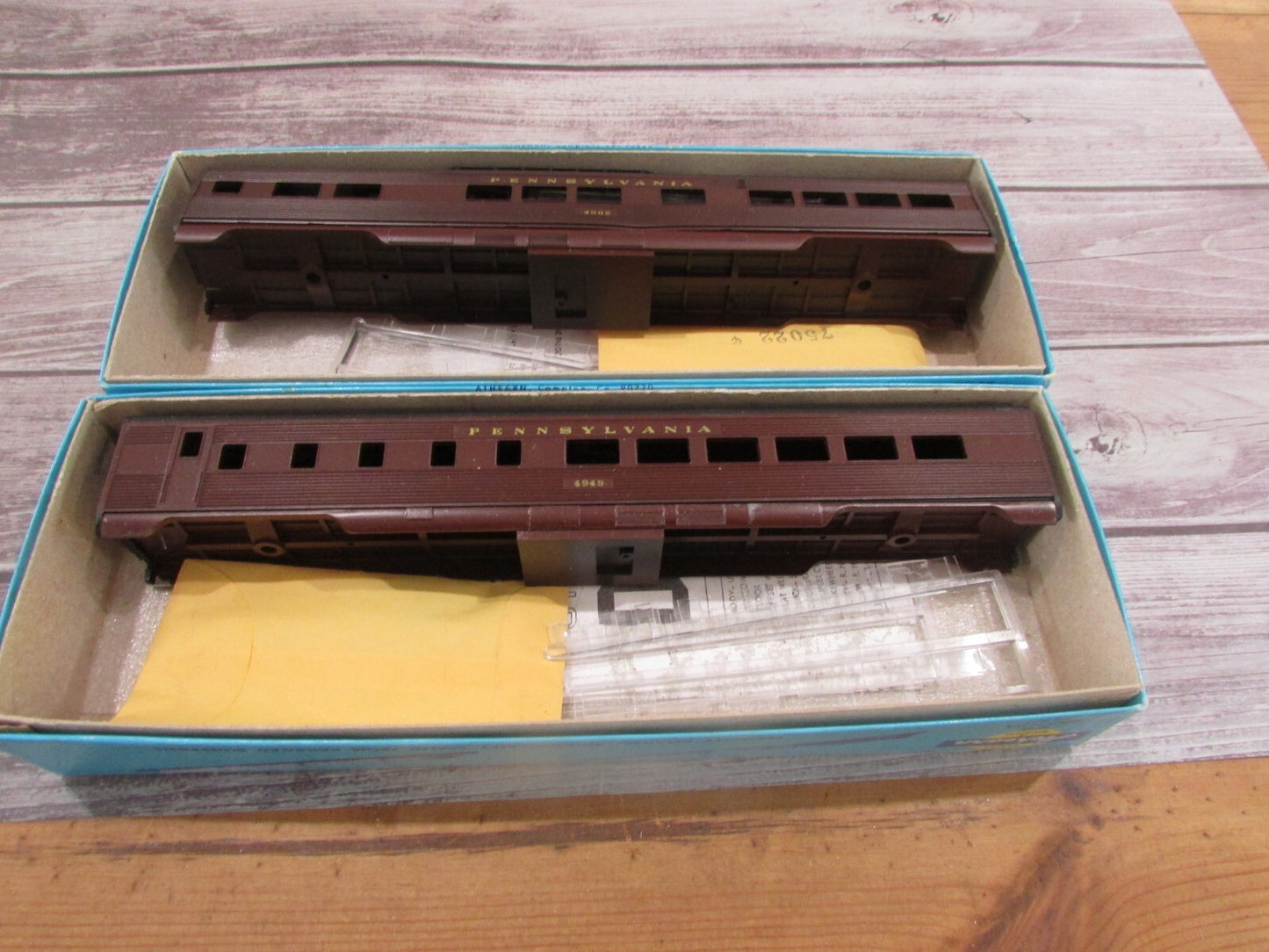 HO Scale Athearn (2) Assorted Passenger Cars Kit Pennsylvania Lot#3299