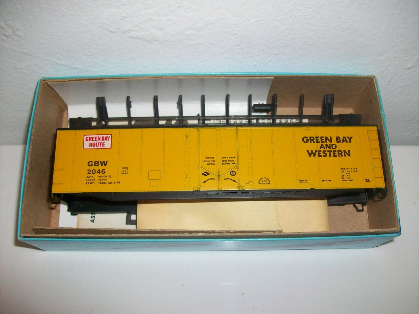 HO Scale Athearn 1361 50ft PD BoxCar Green Bay & Western