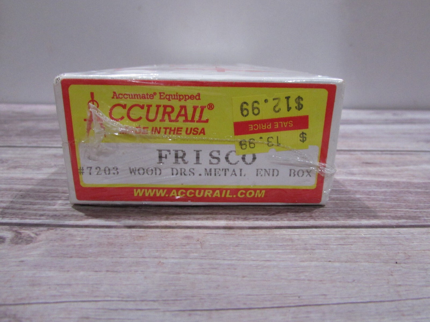 HO Scale Accurail 7208 Wood DRS, Metal End Box Car FRISCO SL-SF 34328