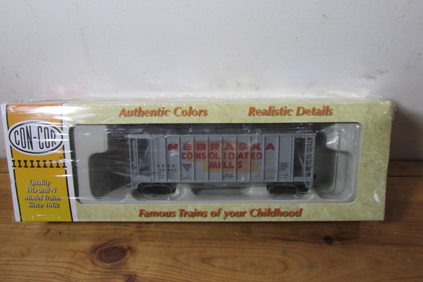 HO Scale Con-Cor 01-97009 Airslide Covered Hopper Nebraska Consolidated Lot#3867
