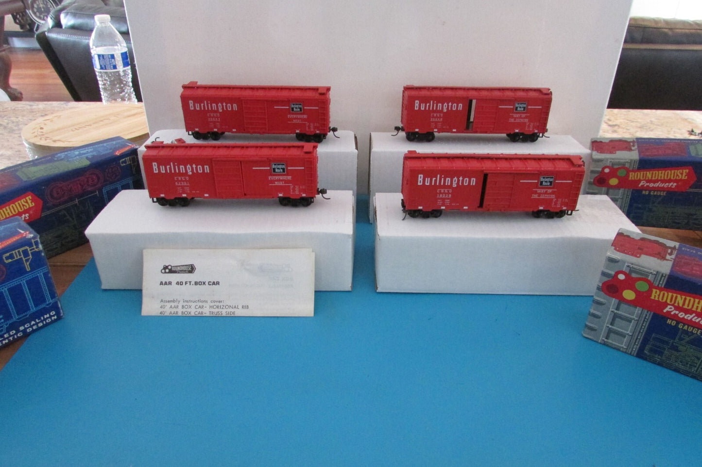 HO Scale Roundhouse (4) C&BQ (red) 40' Box Car RTR Lot#2639