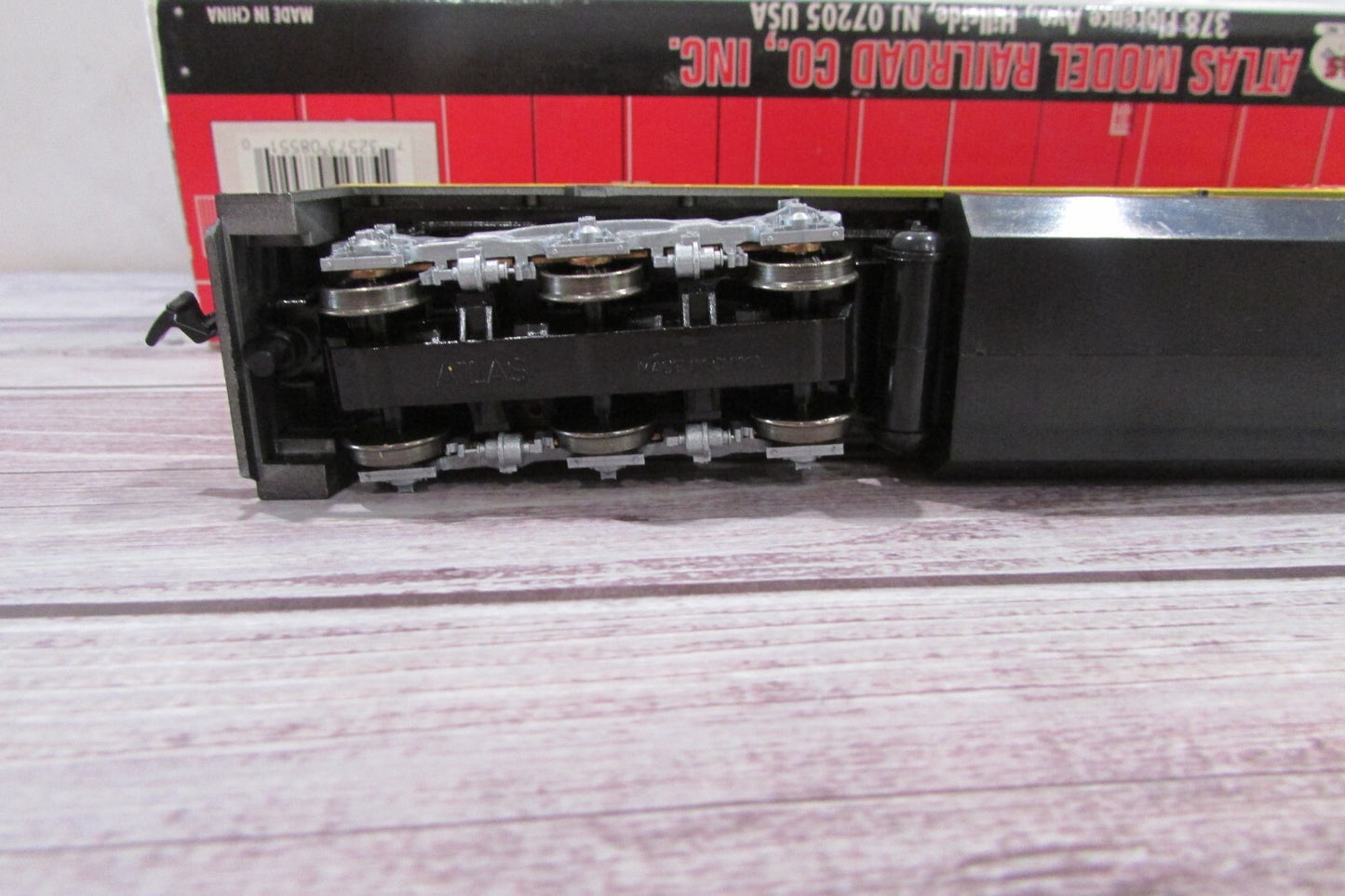 HO Scale Atlas 8551 U36C Santa Fe Diesel Locomotive #8750 Lot#2969
