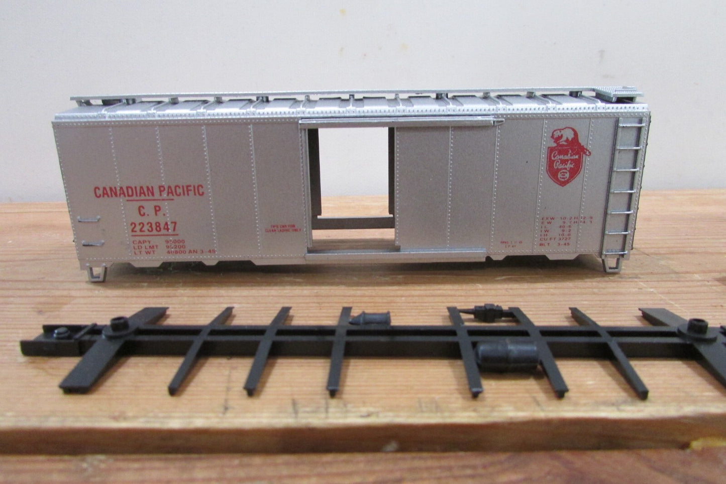 HO Scale Athearn/Branchline Canadian Pacific 40' Box Car Kit Lot#4644
