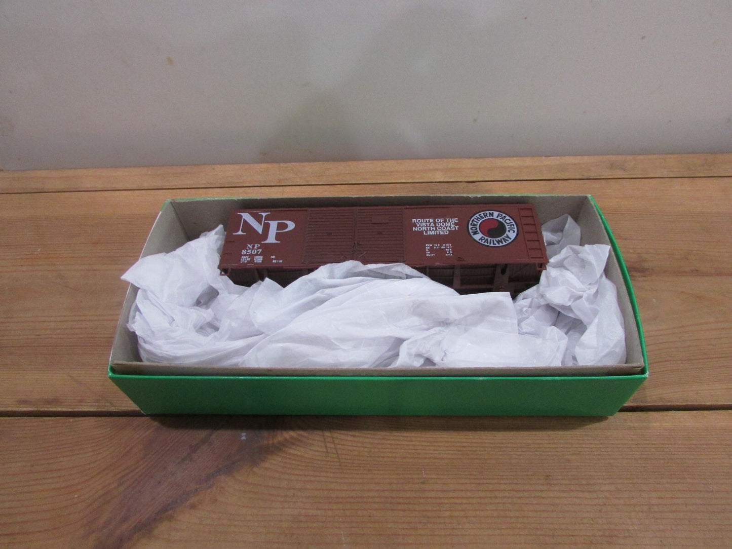 Ho Scale Bowser 3-1203 40' Double Door Box Car Kit Northern Pacific