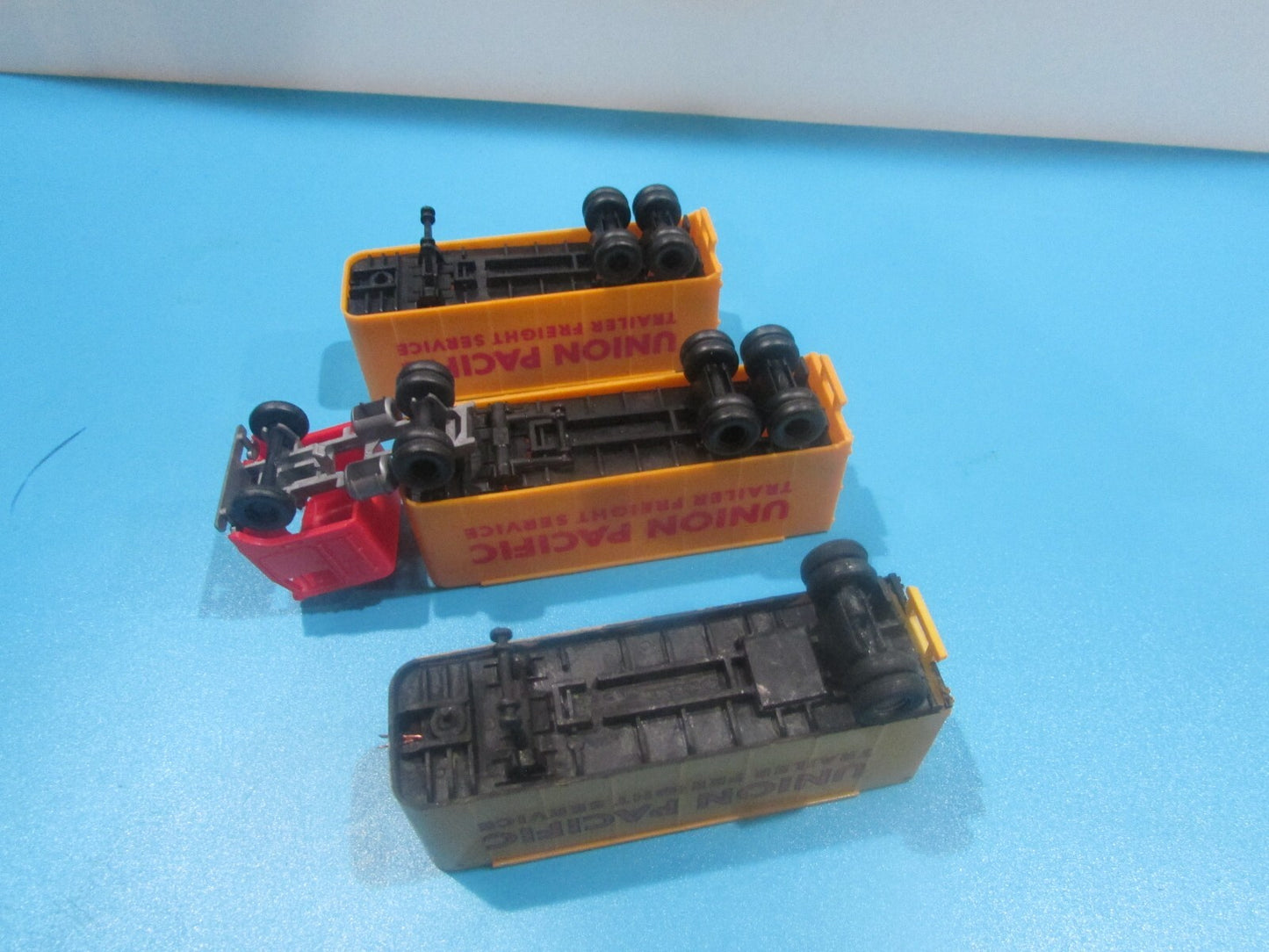 HO Scale Truck with (3) Trailers Union Pacific Lot#1833