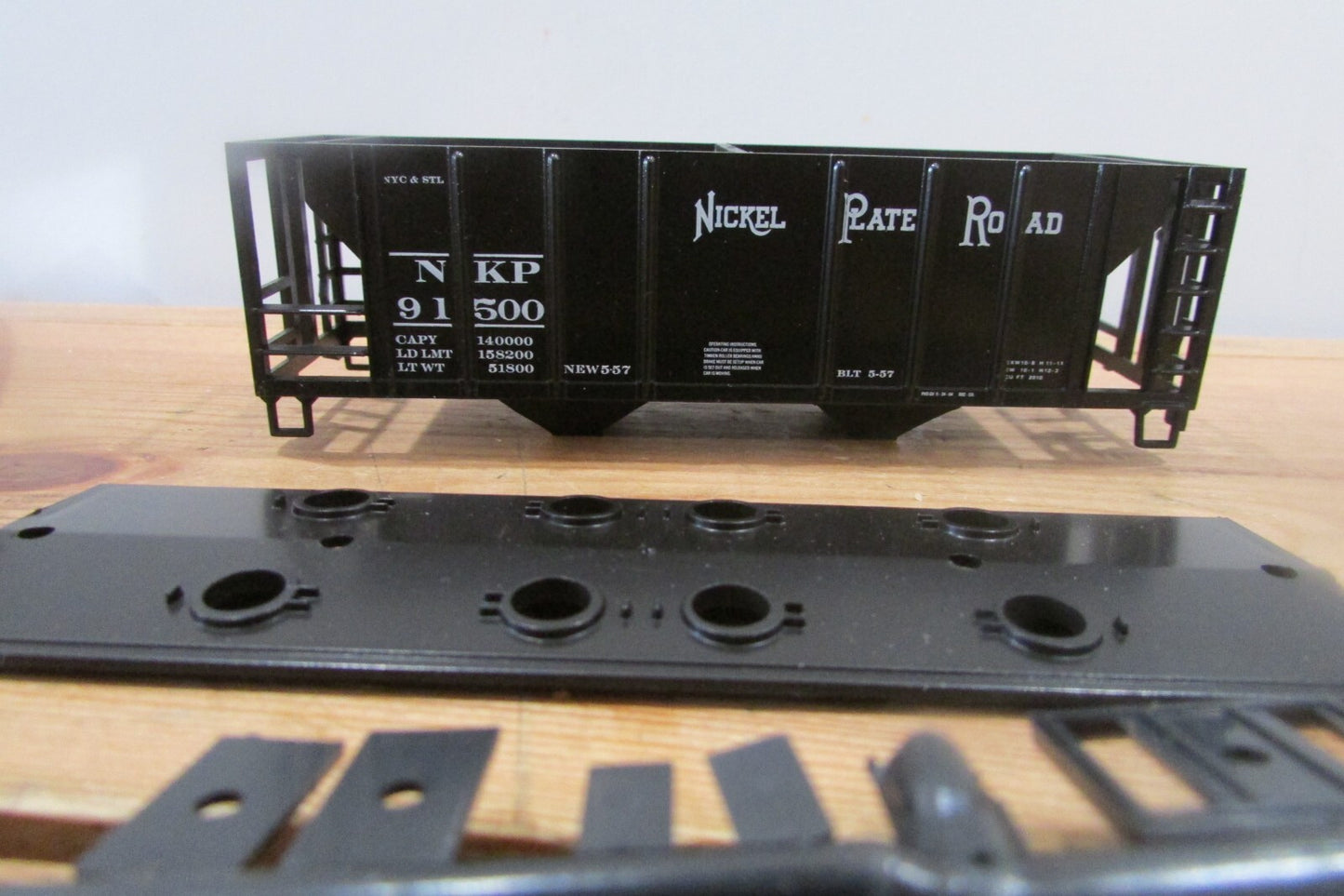 HO Scale Roundhouse 1465 2Bay Covered Hopper NKR RH4318