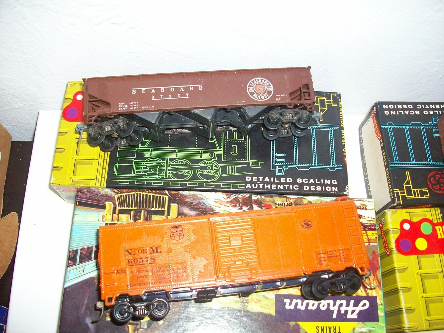 HO Scale (8) Assorted Freight Cars in Box Lot#4118