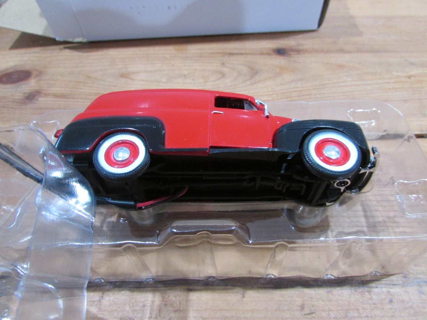 O Gauge Menards Lighted 1:48 Scale 1948 Ford® Red/Black Panel Truck