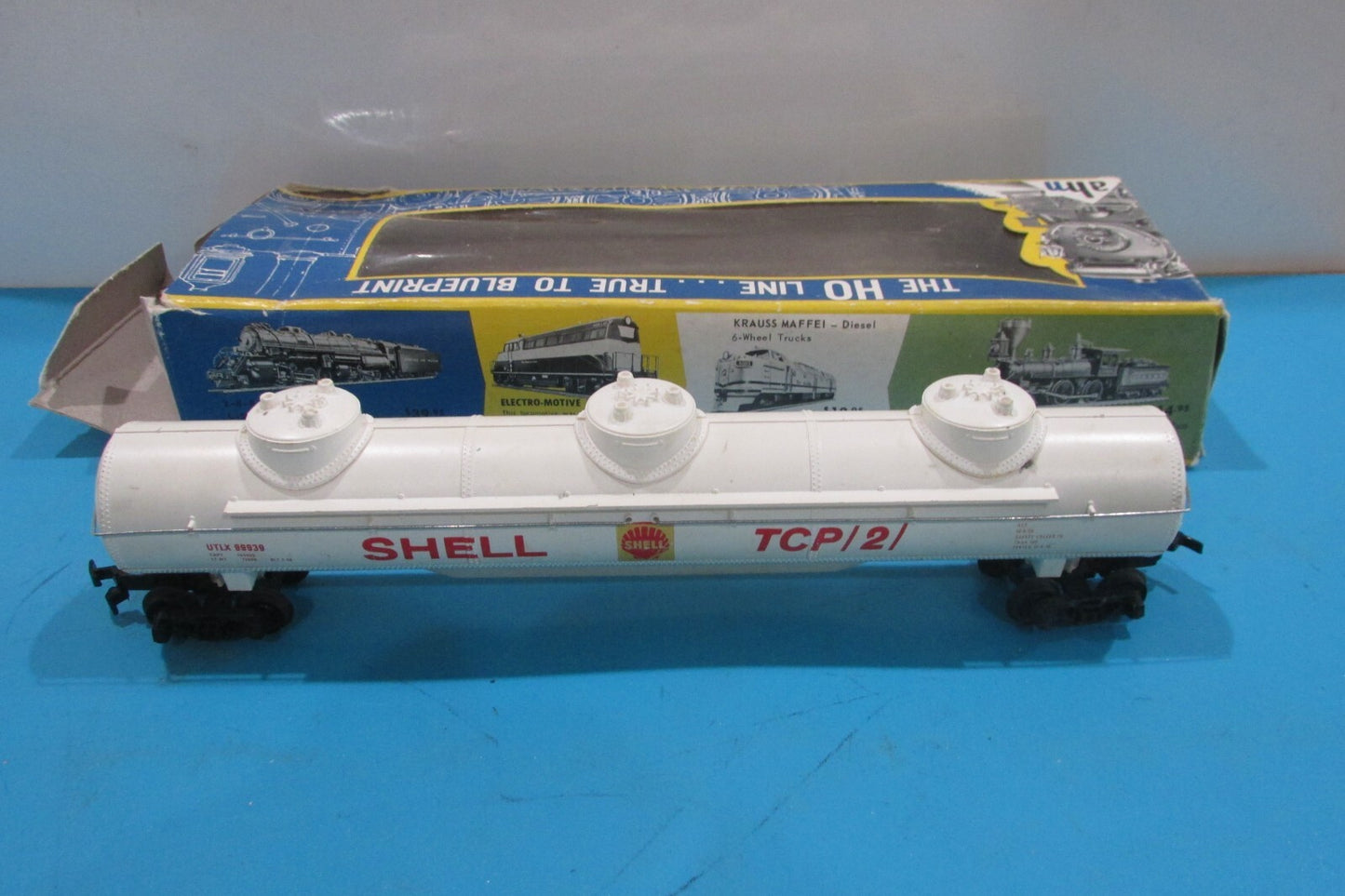 HO Scale AHM Vintage Tank Car " Shell" TPC/2 Lot#2556