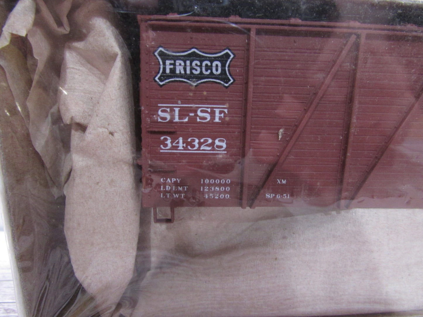 HO Scale Accurail 7208 Wood DRS, Metal End Box Car FRISCO SL-SF 34328