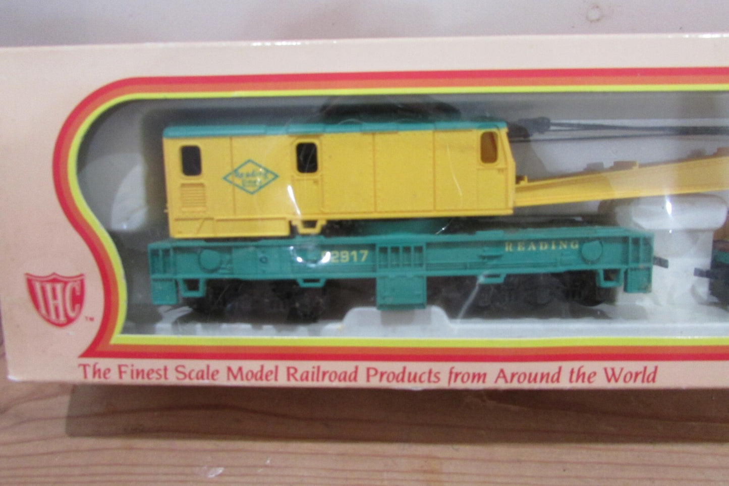 Ho Scale IHC Premier Series Amtrak Crane Car w/ Boom Tender Reading Lot#2940
