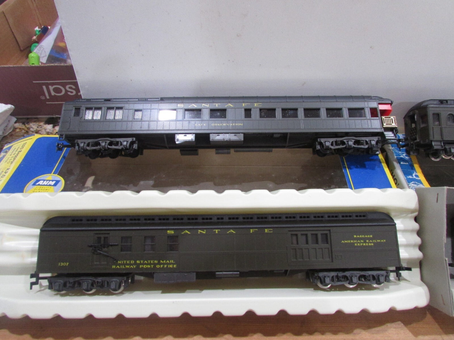 HO Scale AHM/Rivarossi (4) Santa Fe Assorted Passenger Cars Lot#3558