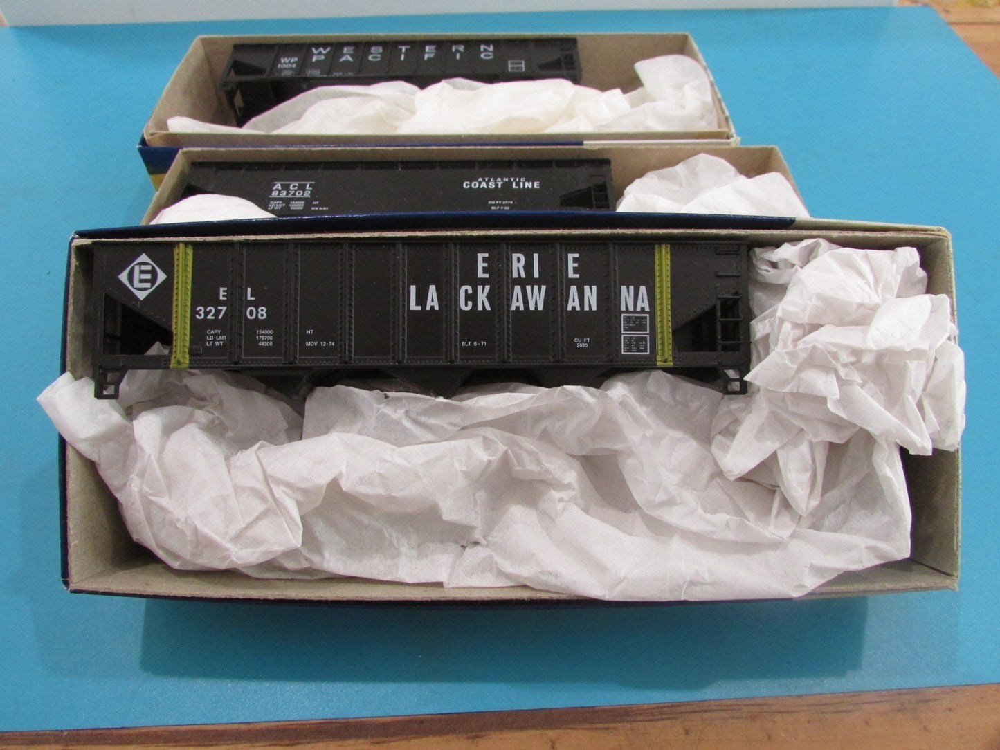 HO Scale Roundhouse Assorted Hopper Cars Lot#1614