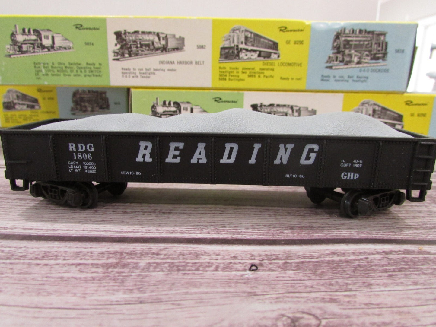 HO Scale AHM 5536 (1)Gondola Car with Load "Reading"