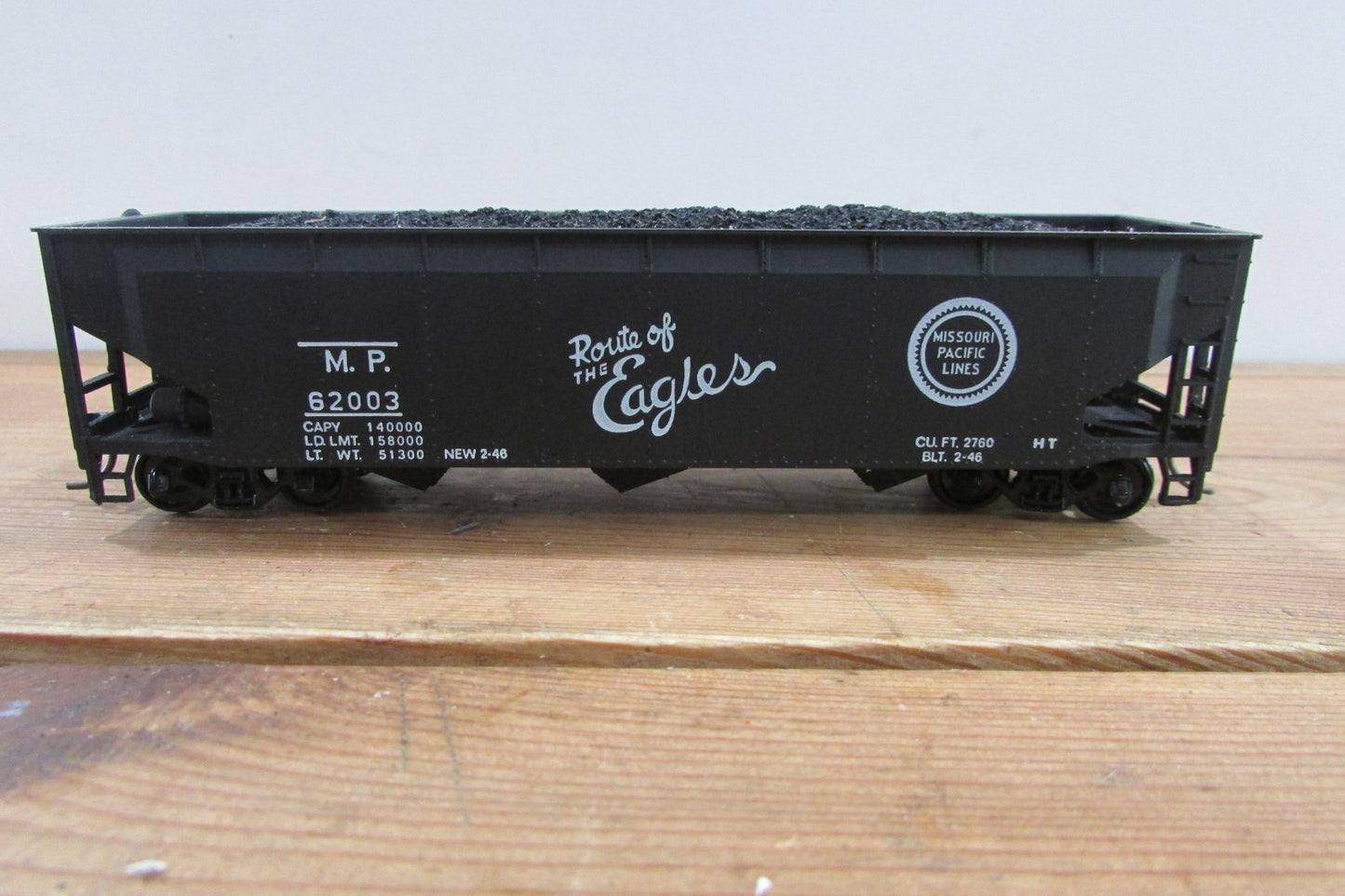 HO Scale Roundhouse 3Bay Offset Hopper w/ Load MO Pacific RH4943