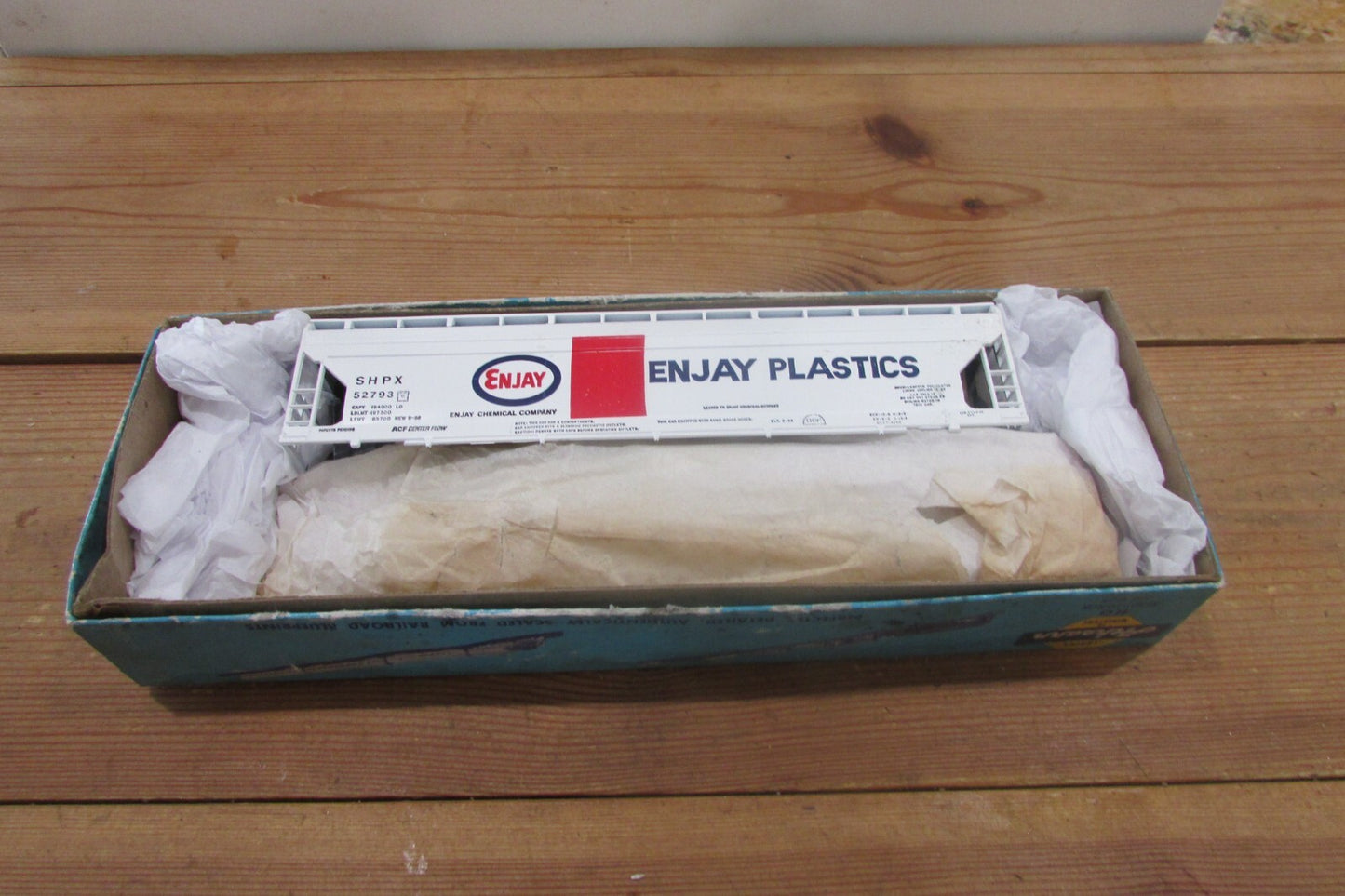 HO Scale Athearn 55ft Center Flow Hopper Enjay Plastic Lot#4723
