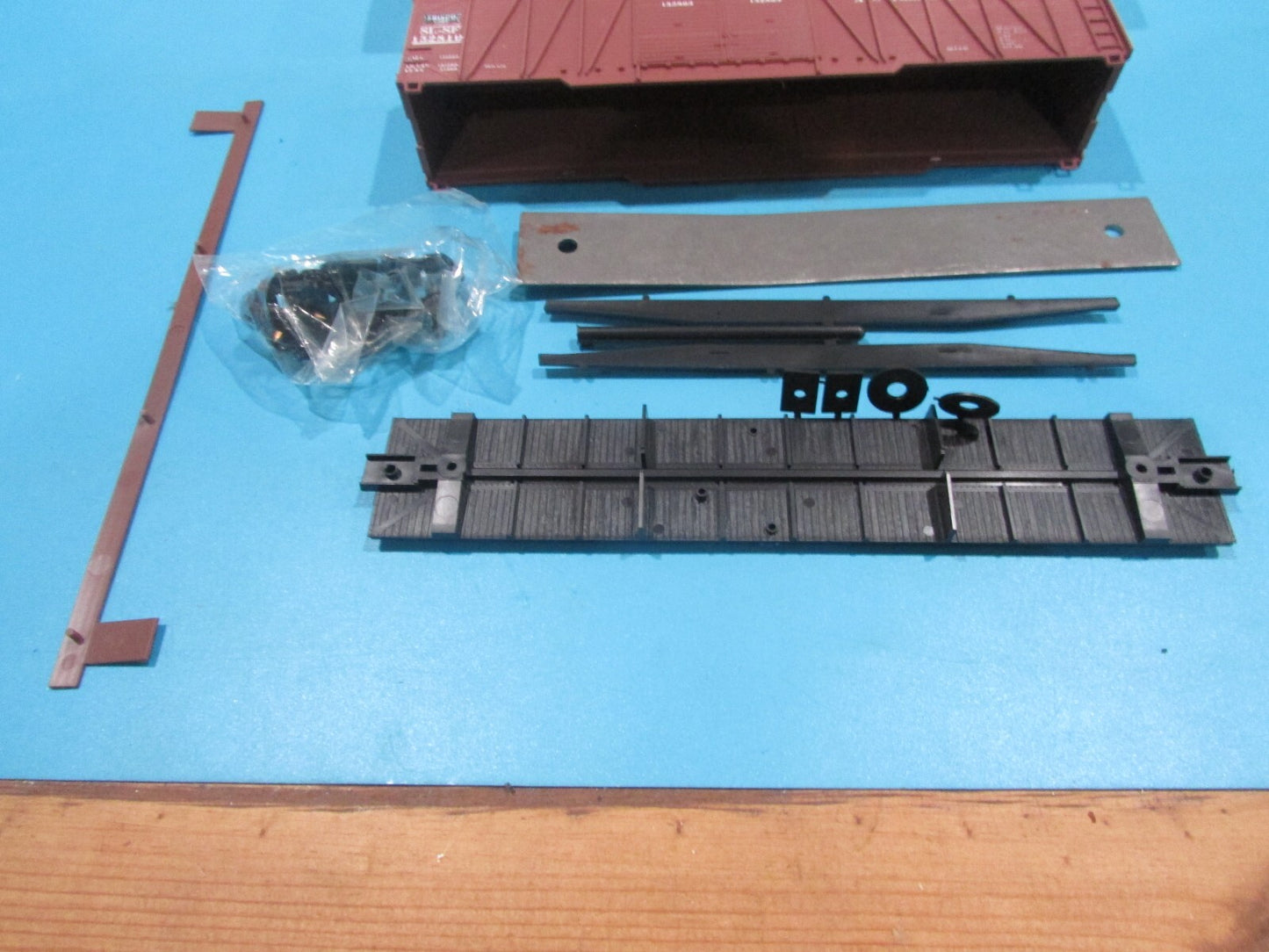 Ho Scale Roundhouse 02138 50' DBL Steel Door Auto-End St Luis-SF RH4276
