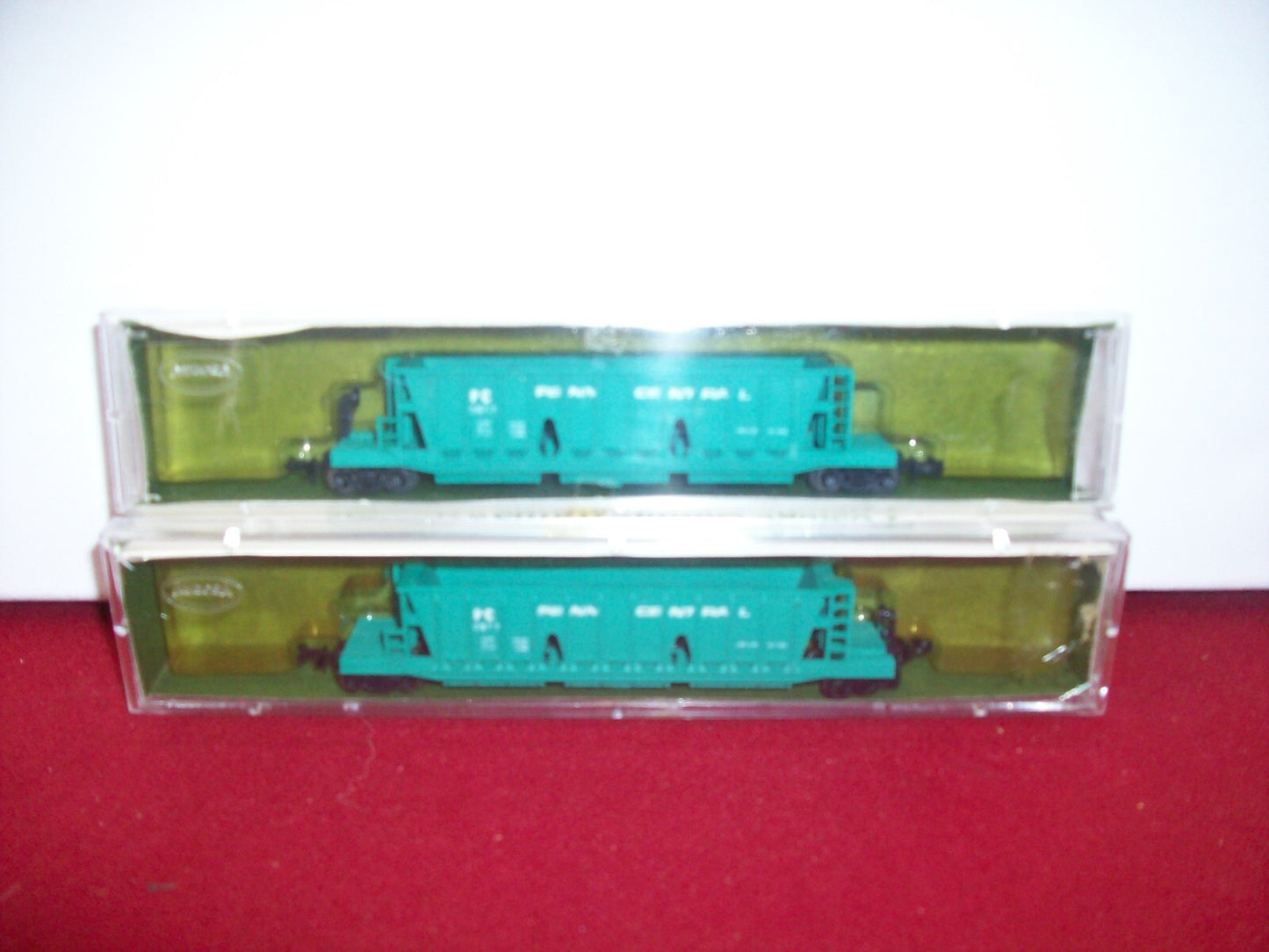 N Scale Aurora 4843 Longitudinal Hopper "Penn Central"