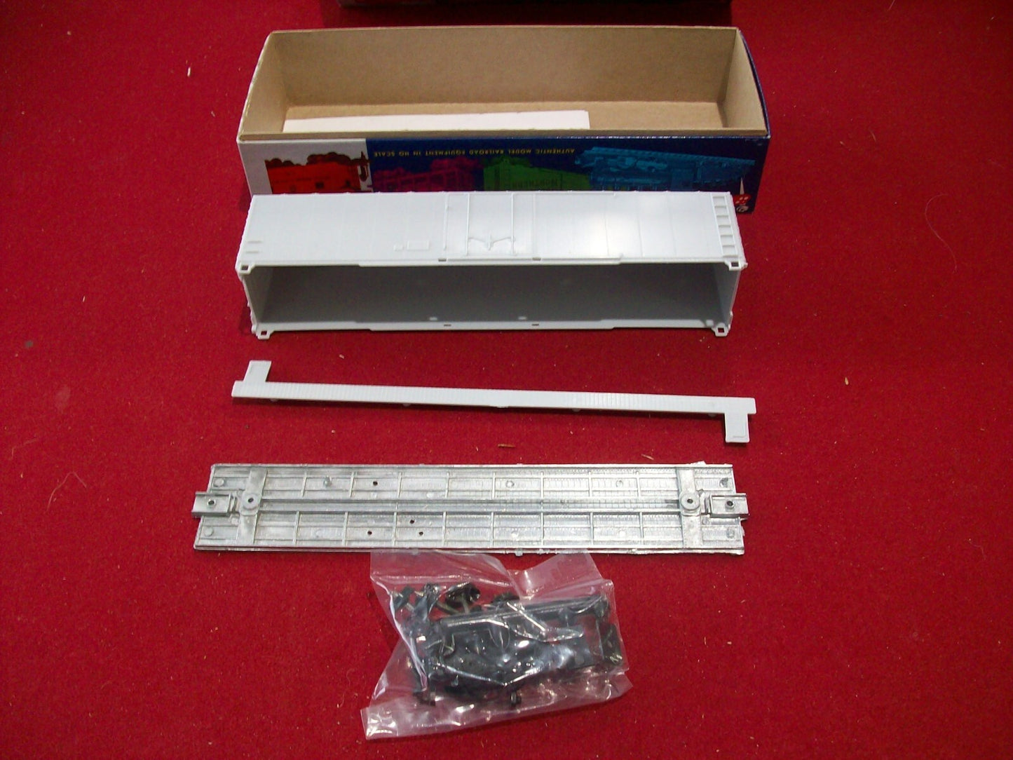 HO Scale (2)RoundHouse 50' BoxCar Kit "Unlettered" Lot#1020