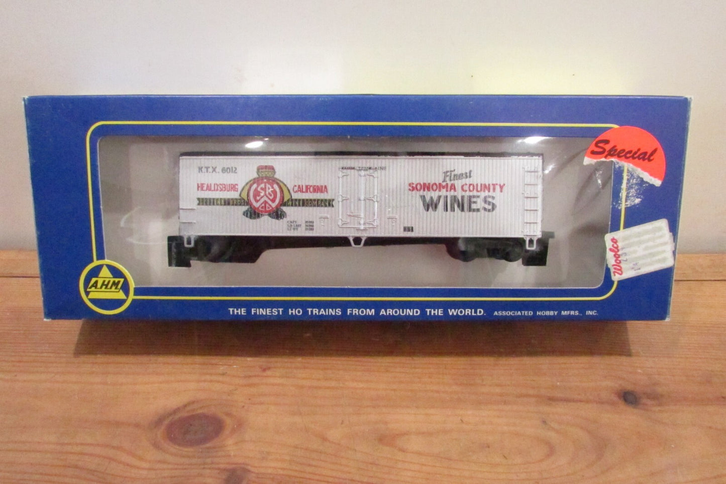 HO Scale AHM5296J Private Owner Reefer J,S Wines